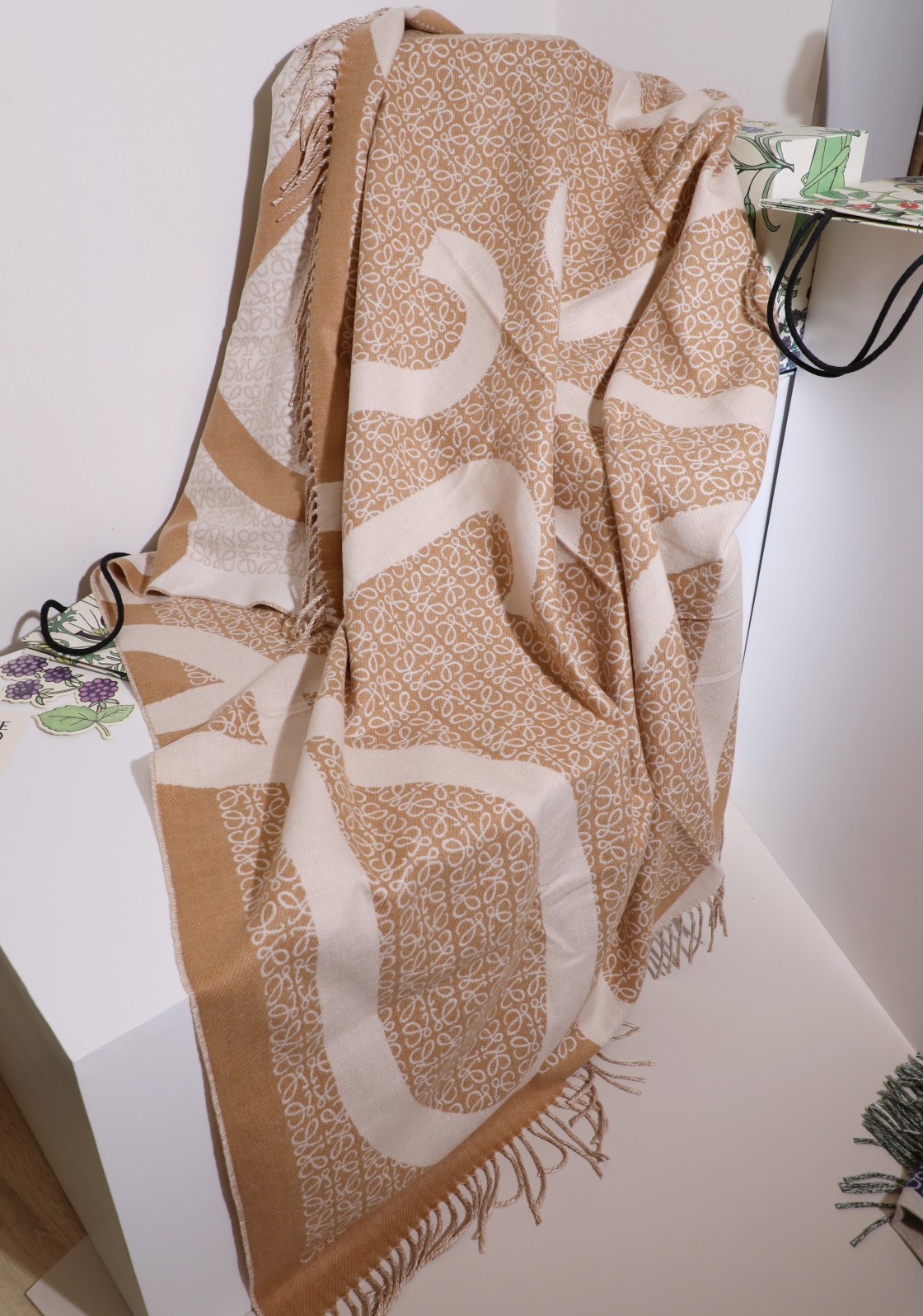 💟low 罗意威皮标方毯 火热的单品 简单抽象的logo设计 不那么高调 低调且奢华 手感柔软 做工精细