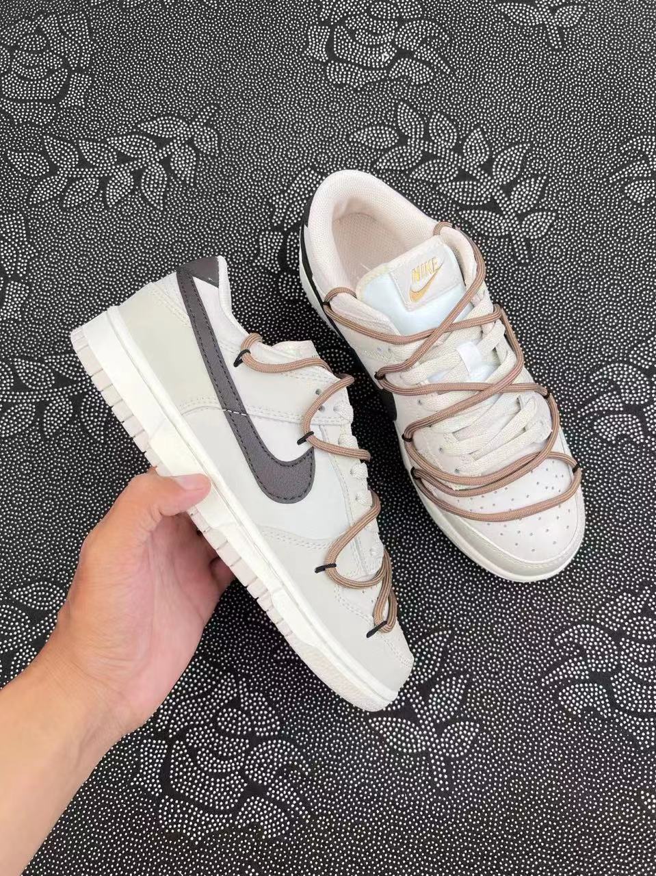 ? 正品定制Nike Dunk Low Coconut Mik 星星低帮板鞋 大地色?