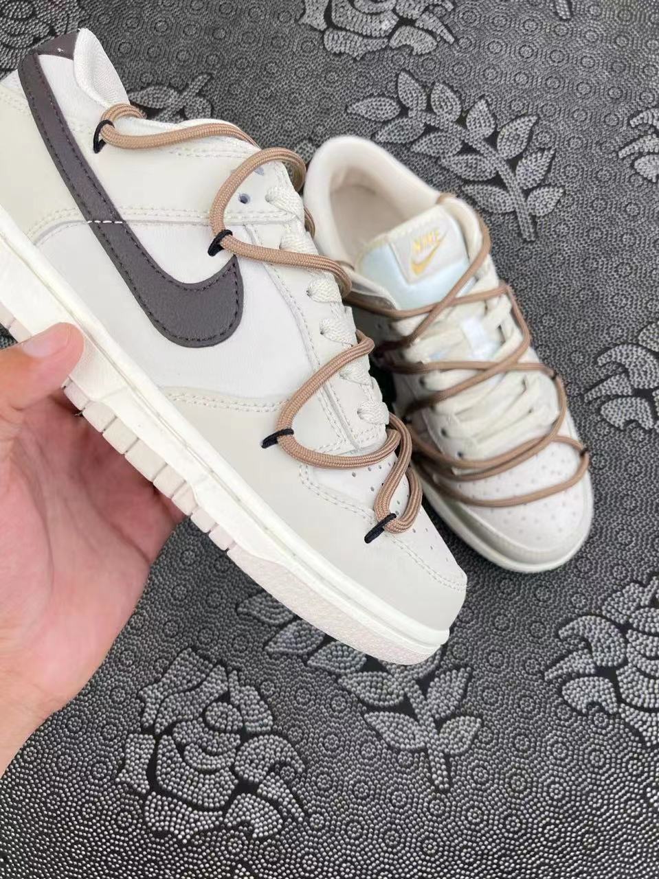 ? 正品定制Nike Dunk Low Coconut Mik 星星低帮板鞋 大地色?