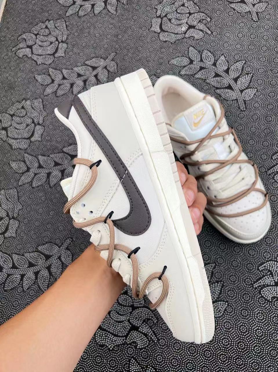 ? 正品定制Nike Dunk Low Coconut Mik 星星低帮板鞋 大地色?