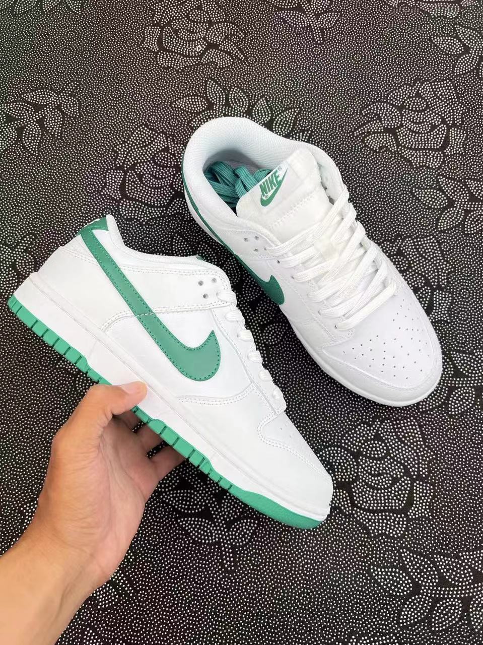 ? Nike Dunk SB Low Pro 