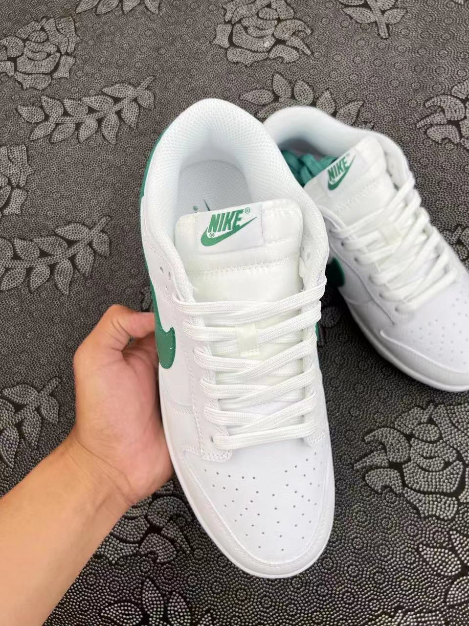 ? Nike Dunk SB Low Pro 