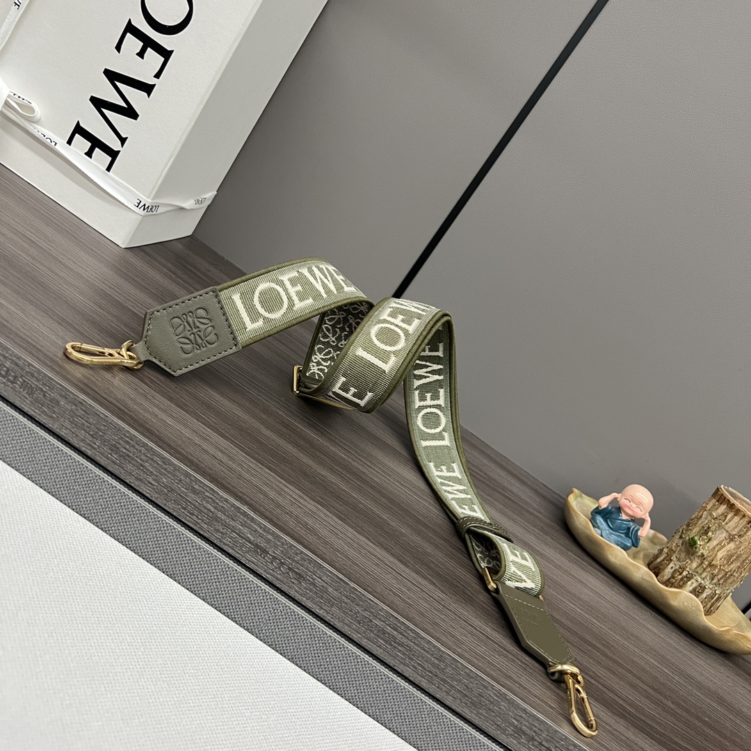 NO:659154,Anagram jacquard double-sided embroidered shoulder strap in stock, dark khaki green new product, shoulder strap length 1050-40mm (adjustable length), model 651935, donut embroidered shoulder strap (purchased separately)19860909Anagram 提花双面刺绣肩带 现货 深卡其绿新品 肩带长度1050-40mm（调节长度） 型号651935,甜甜圈 刺绣肩带（单独购买）,Bag