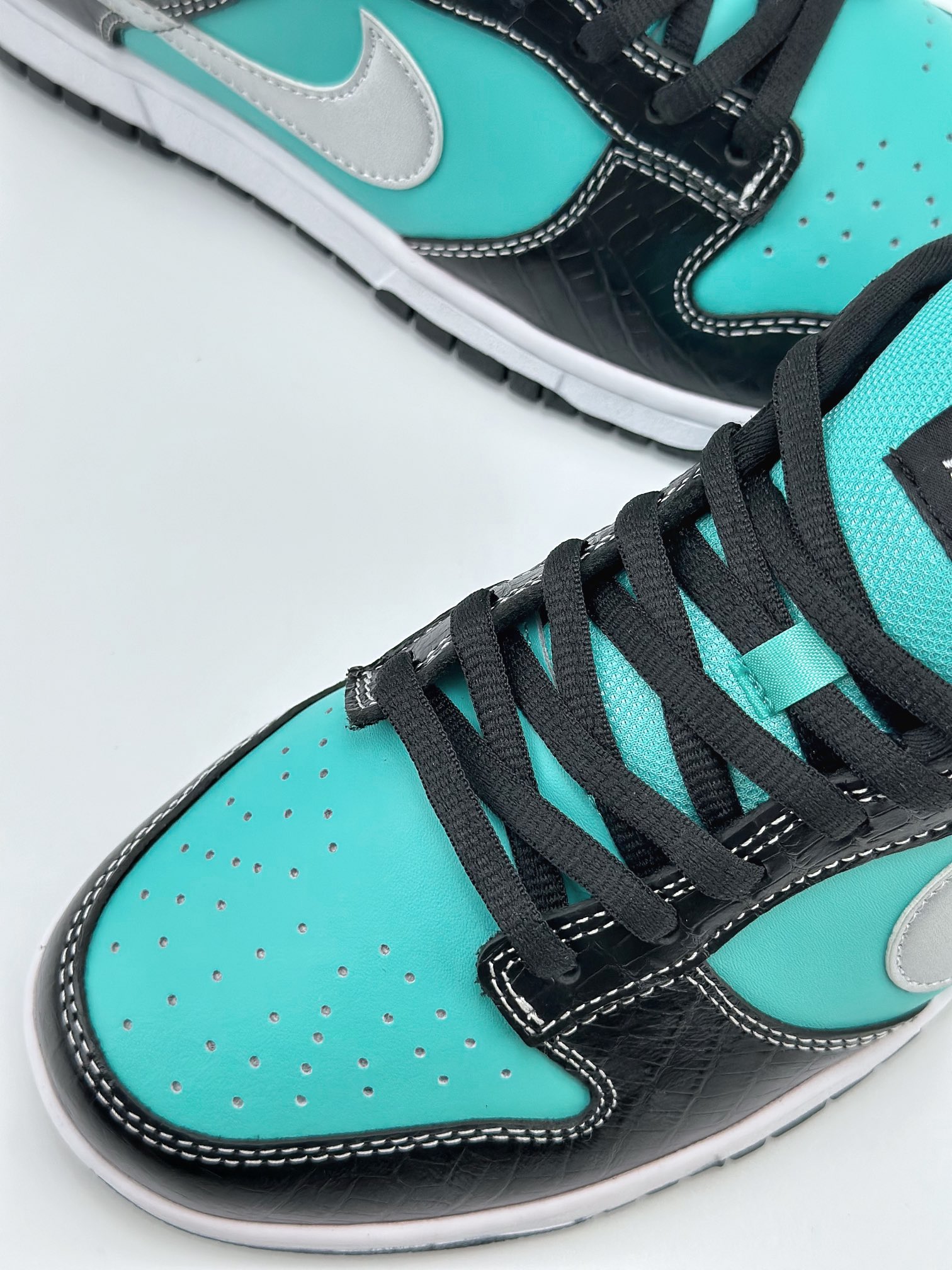 Nike SB Dunk Low Diamond Supply Co.Tiffany 钻石 304292-402