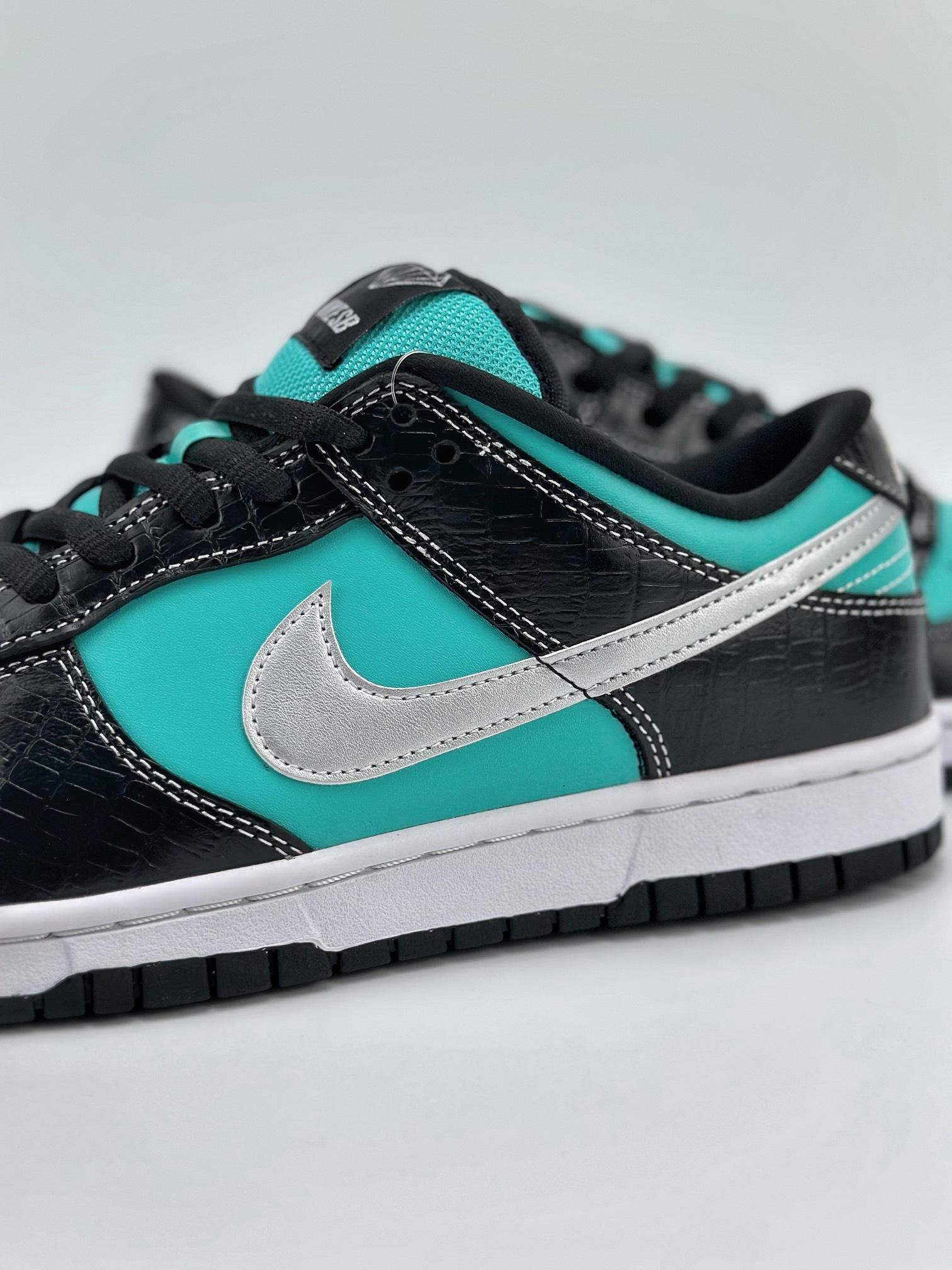 Nike SB Dunk Low Diamond Supply Co.Tiffany 钻石 304292-402