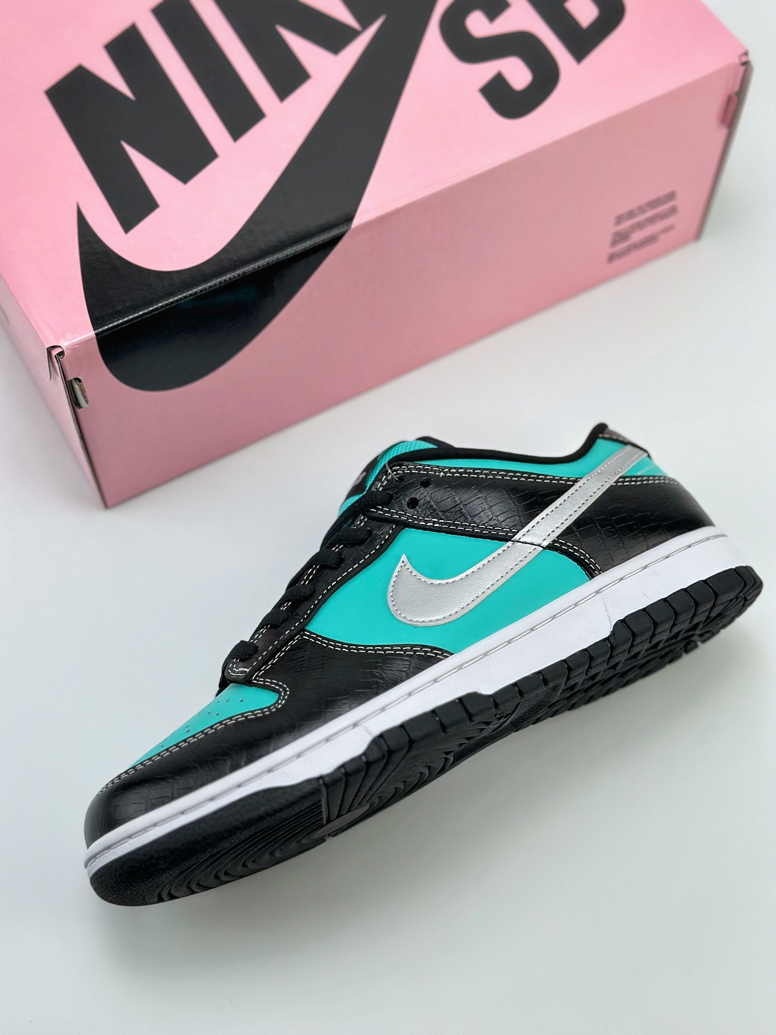 Nike SB Dunk Low Diamond Supply Co.Tiffany 钻石 304292-402