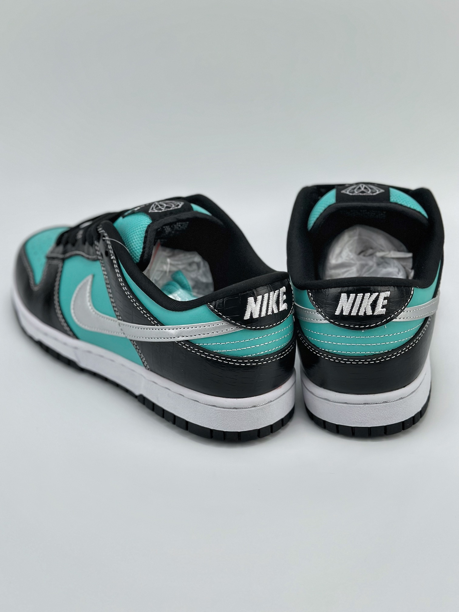 Nike SB Dunk Low Diamond Supply Co.Tiffany 钻石 304292-402