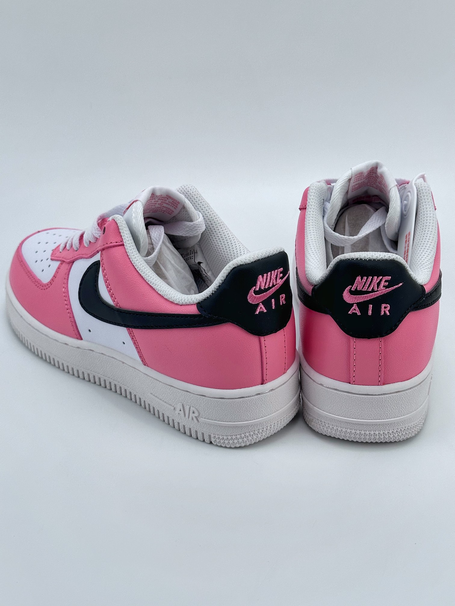 200 Nike Air Force 1 Low 07 白黑猛男粉 FQ6850-621