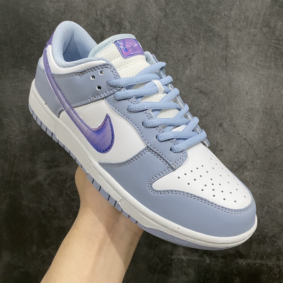 图片[3]-【纯原L版】 Nike Dunk Low“White Blue”的这款产品采用其通常的皮革材质制成，配有网眼鞋舌和付里。它的特点是带有柔和的蓝色覆盖层和相配的鞋带的白色底座。这款鞋的亮点是彩虹色的 Swooshes 、鞋舌和鞋跟，鞋垫上印有耐克的风车标志。Nike Grind 双色调橡胶外底完善了设计 货号：FJ4668-400nsize：35.5 36 36.5 37.5 38 38.5 39 40 40.5 41 42 42.5 43 44 44.5 45 46-莆田鞋批发中心