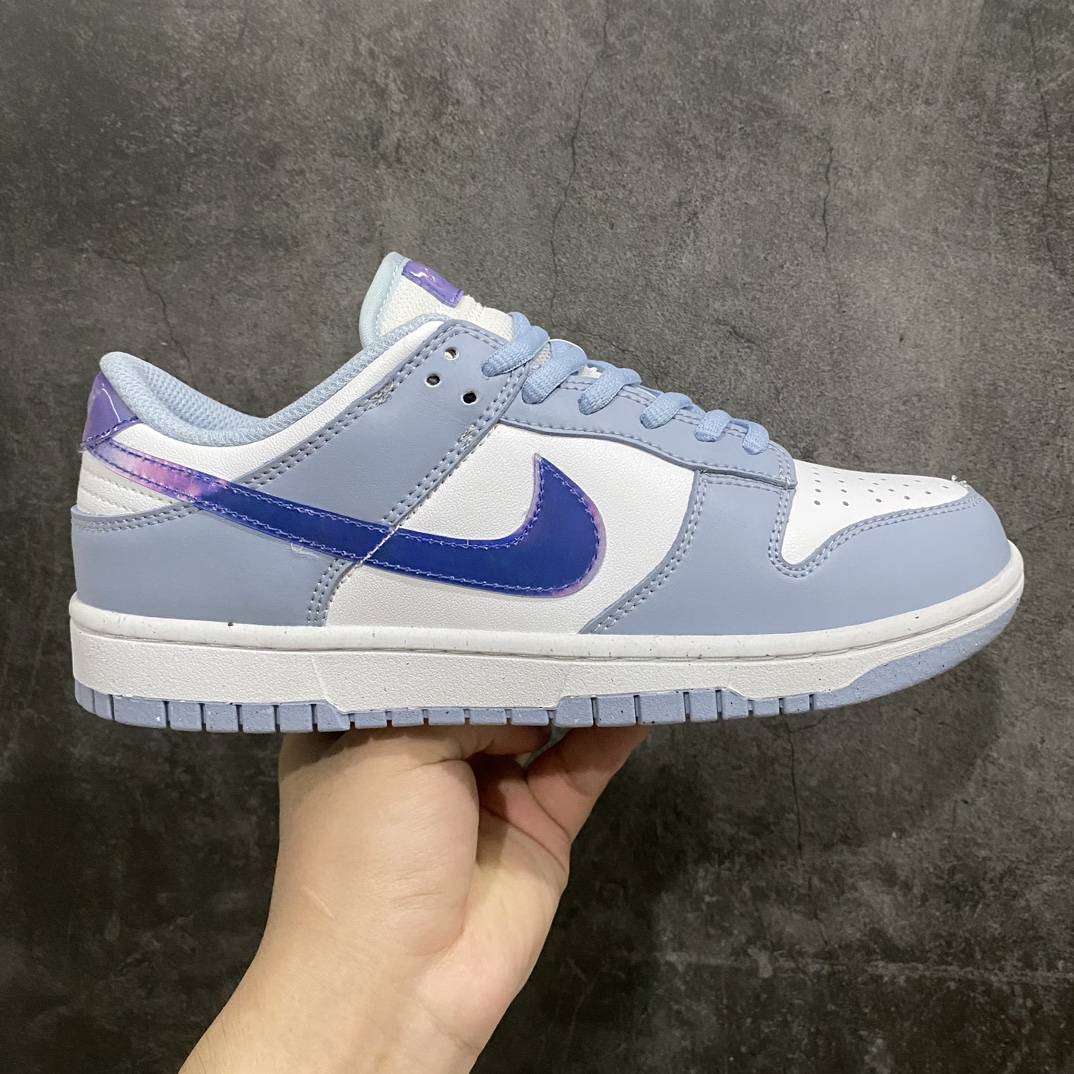 【纯原L版】 Nike Dunk Low“White Blue”的这款产品采用其通常的皮革材质制成，配有网眼鞋舌和付里。它的特点是带有柔和的蓝色覆盖层和相配的鞋带的白色底座。这款鞋的亮点是彩虹色的 Swooshes 、鞋舌和鞋跟，鞋垫上印有耐克的风车标志。Nike Grind 双色调橡胶外底完善了设计 货号：FJ4668-400nsize：35.5 36 36.5 37.5 38 38.5 39 40 40.5 41 42 42.5 43 44 44.5 45 46-莆田鞋批发中心