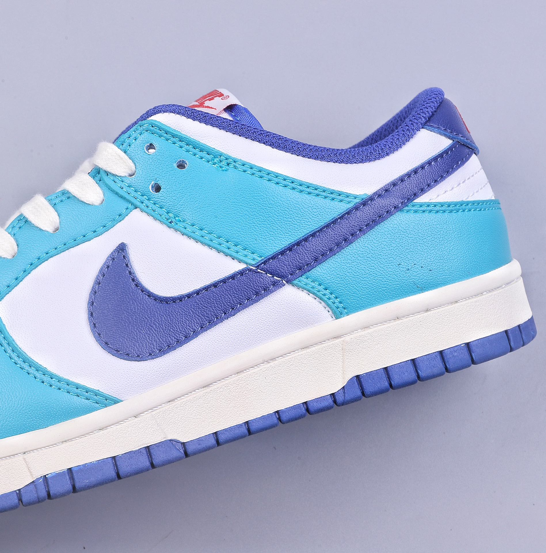 220 H NIKE SB Dunk Low 蓝白 FQ6870-141