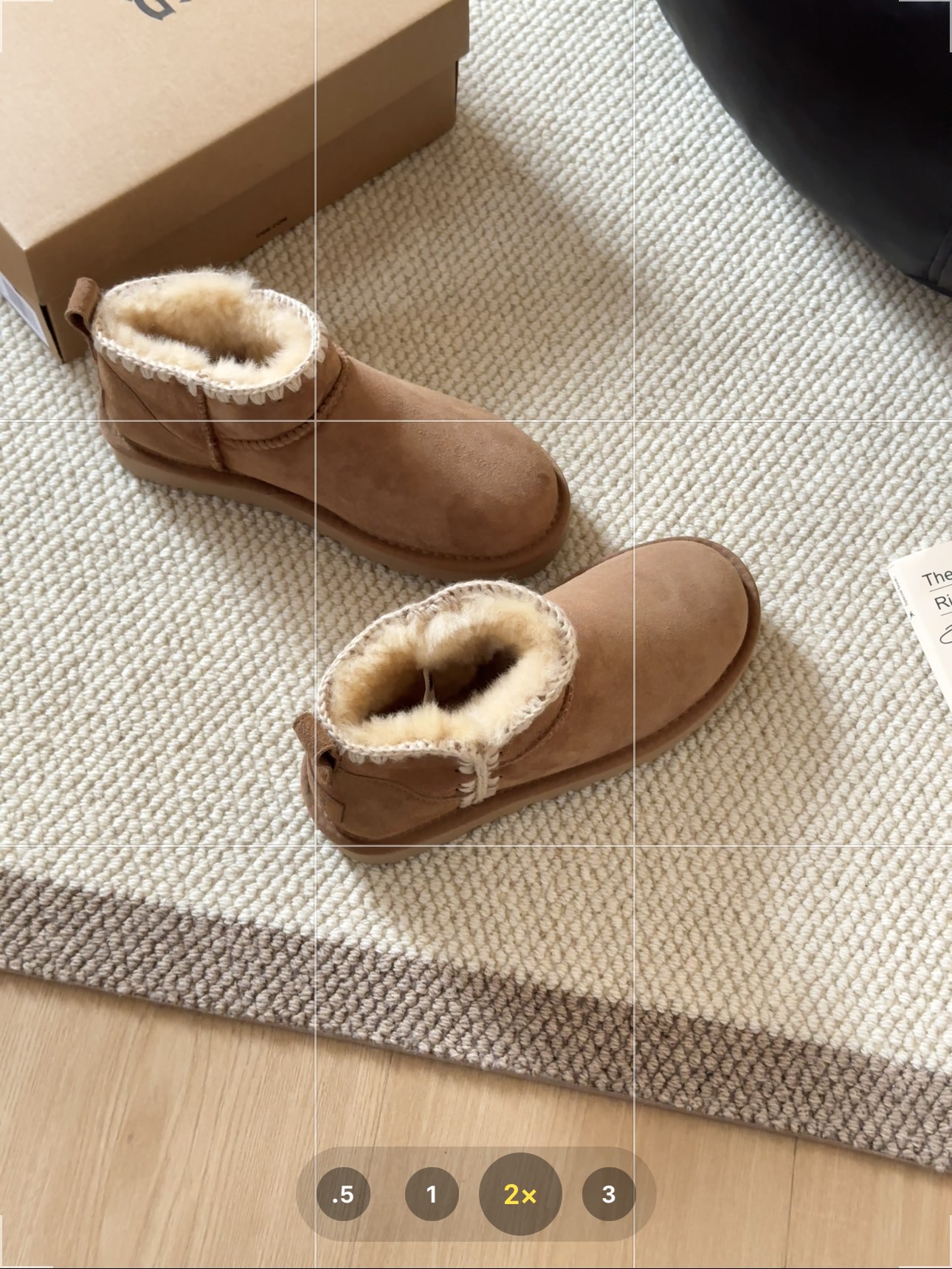 #Ugg 迷你毛线编织
A级羊皮毛一体 +手工编织毛线 
🛒柔软轻翼高弹大底 
size： 35-40