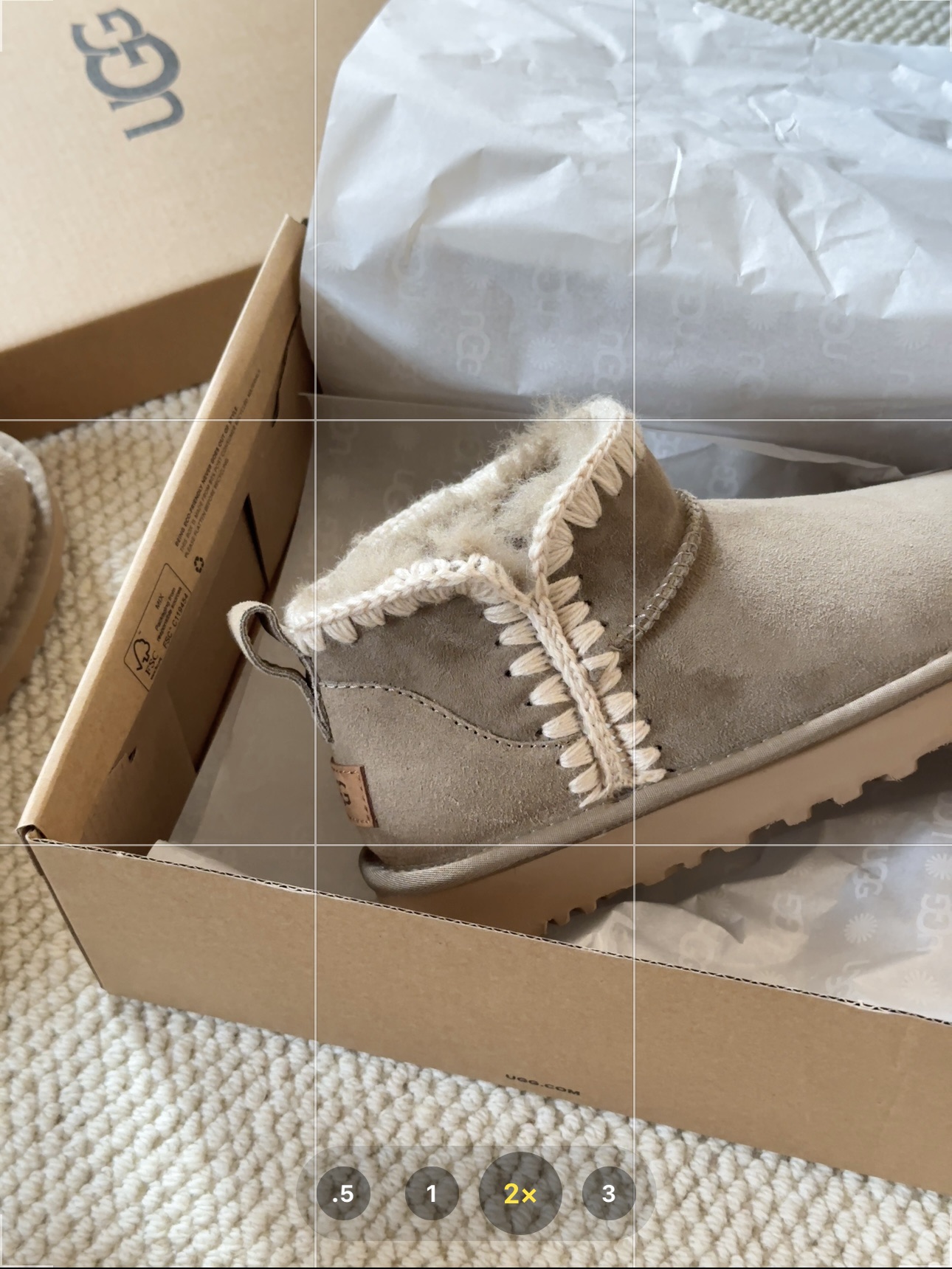 #Ugg 迷你毛线编织
A级羊皮毛一体 +手工编织毛线 
🛒柔软轻翼高弹大底 
size： 35-40