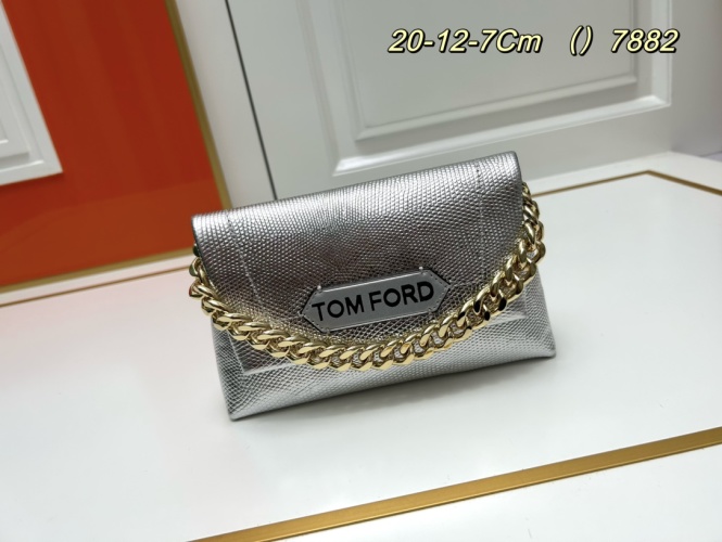 TOM FORD Metallic Leather Chain Clutch Bag, Silver, 20 x 12 x 7 cm 1 TOM FORD Metallic Leather Chain Clutch Bag, Silver, 20 x 12 x 7 cm