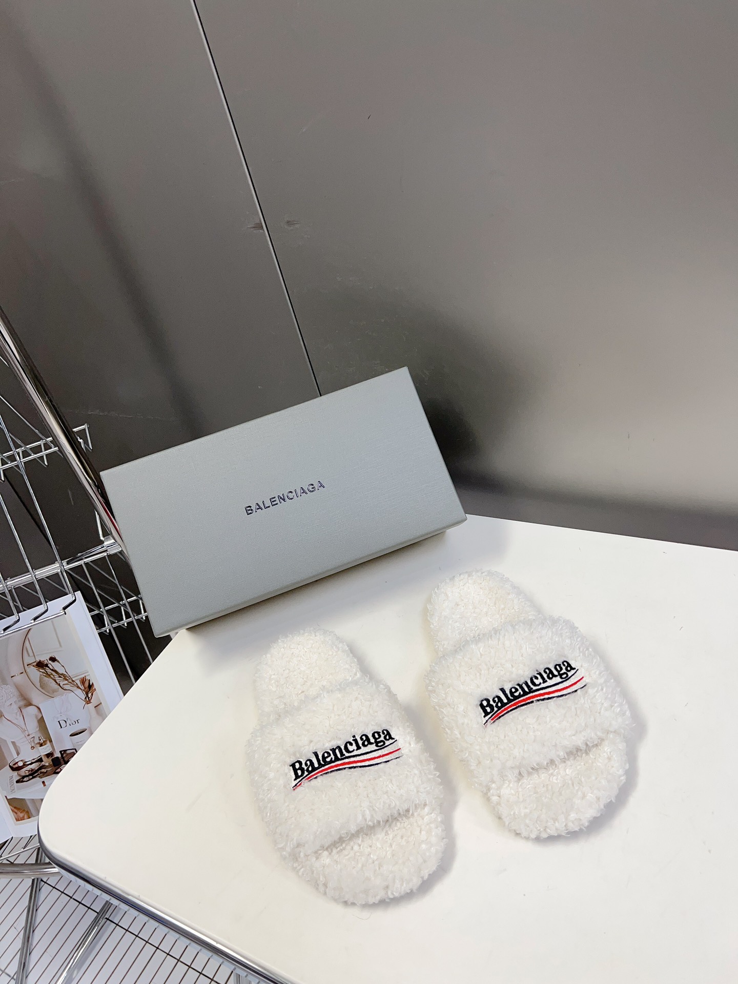 
𝐁𝐀𝐋𝐄𝐍𝐂𝐈𝐀𝐆𝐀｜𝐒𝐒 𝐧𝐞𝐰 
Balenciaga巴黎世家 新款情侣棉拖
可乐刺绣斜纹磨毛棉布