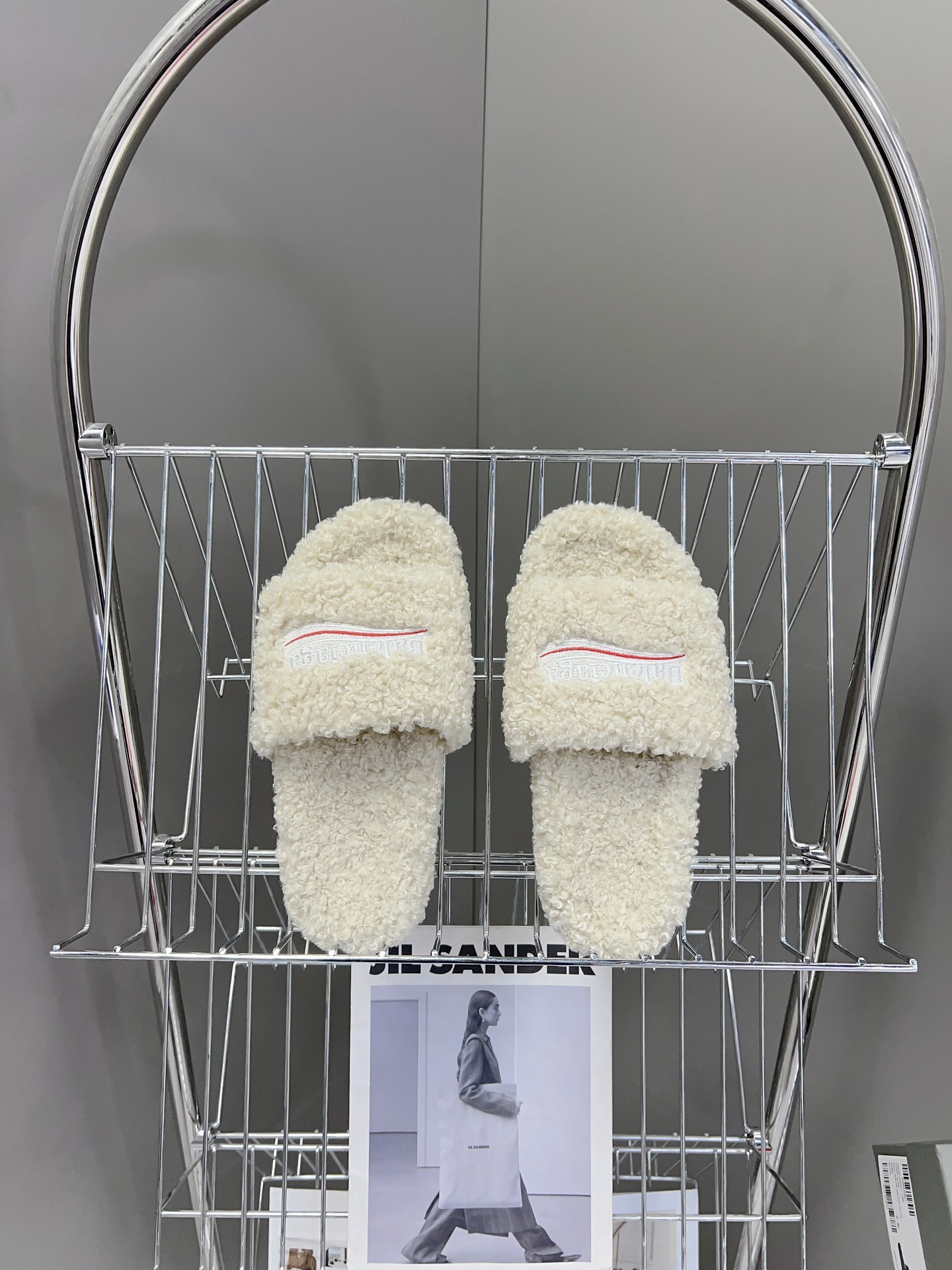 
𝐁𝐀𝐋𝐄𝐍𝐂𝐈𝐀𝐆𝐀｜𝐒𝐒 𝐧𝐞𝐰 
Balenciaga巴黎世家 新款情侣棉拖
可乐刺绣斜纹磨毛棉布