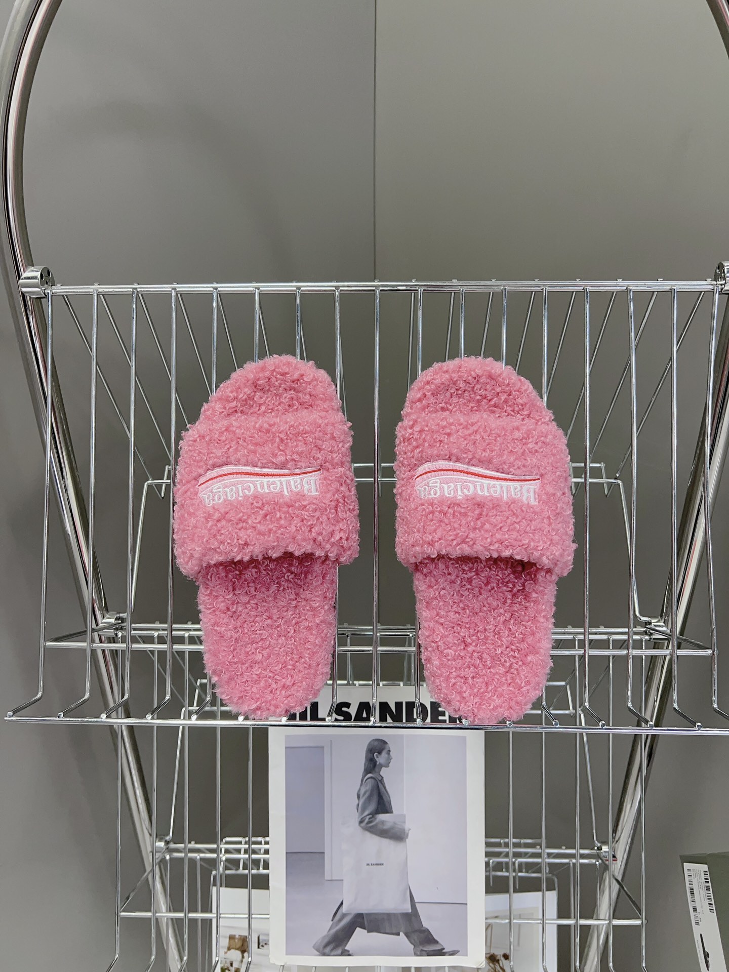 
𝐁𝐀𝐋𝐄𝐍𝐂𝐈𝐀𝐆𝐀｜𝐒𝐒 𝐧𝐞𝐰 
Balenciaga巴黎世家 新款情侣棉拖
可乐刺绣斜纹磨毛棉布