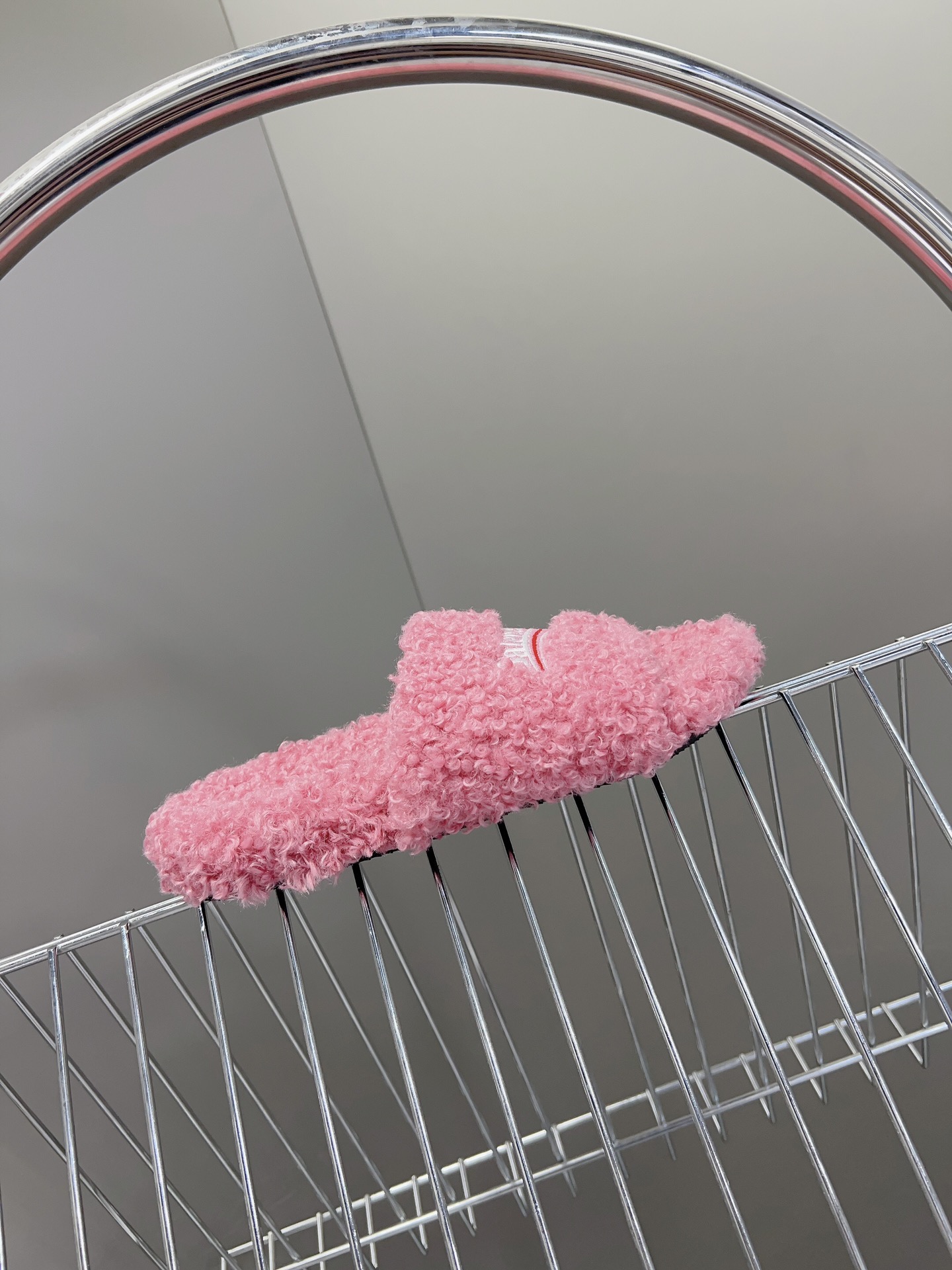
𝐁𝐀𝐋𝐄𝐍𝐂𝐈𝐀𝐆𝐀｜𝐒𝐒 𝐧𝐞𝐰 
Balenciaga巴黎世家 新款情侣棉拖
可乐刺绣斜纹磨毛棉布