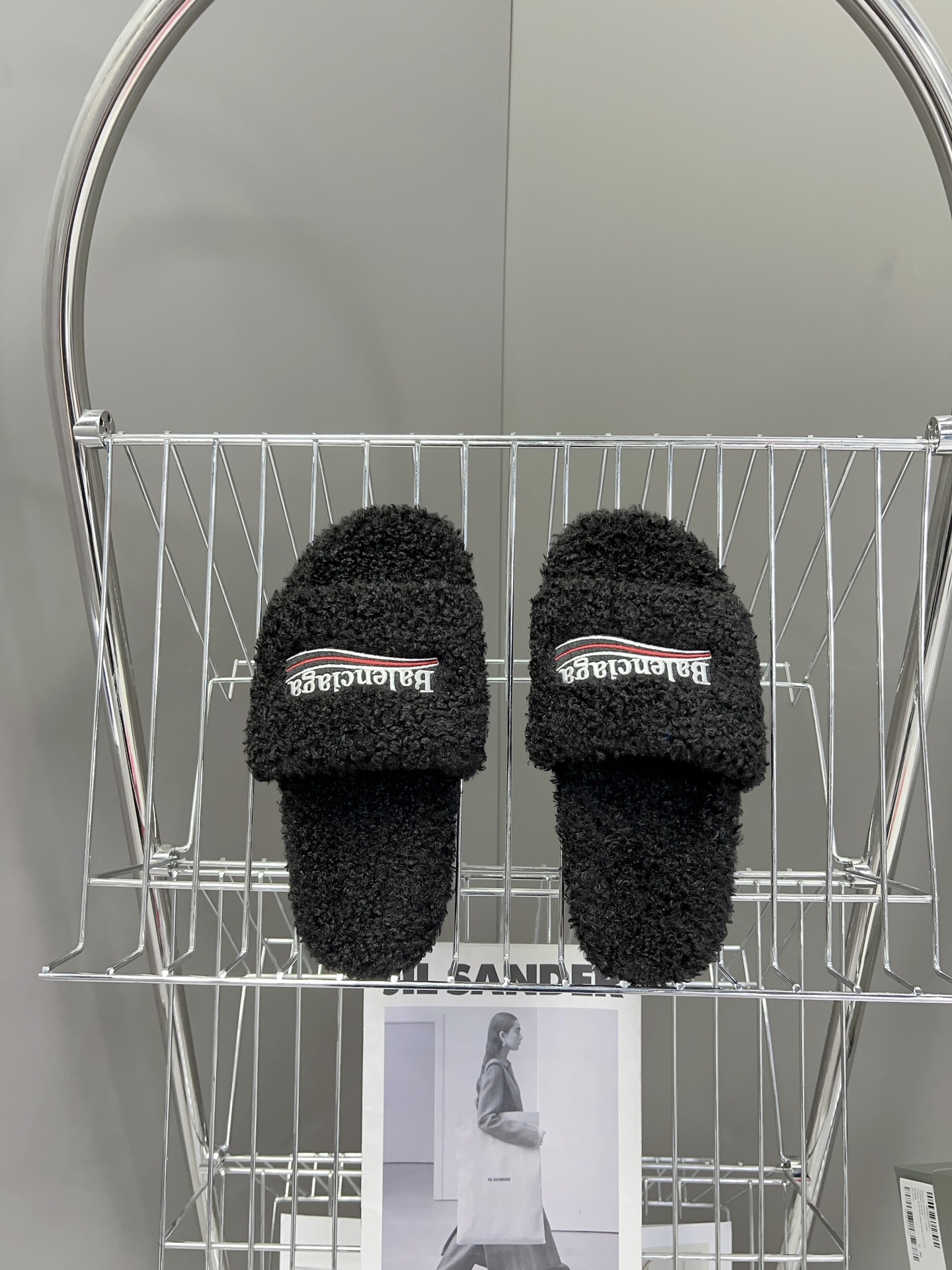 
𝐁𝐀𝐋𝐄𝐍𝐂𝐈𝐀𝐆𝐀｜𝐒𝐒 𝐧𝐞𝐰 
Balenciaga巴黎世家 新款情侣棉拖
可乐刺绣斜纹磨毛棉布