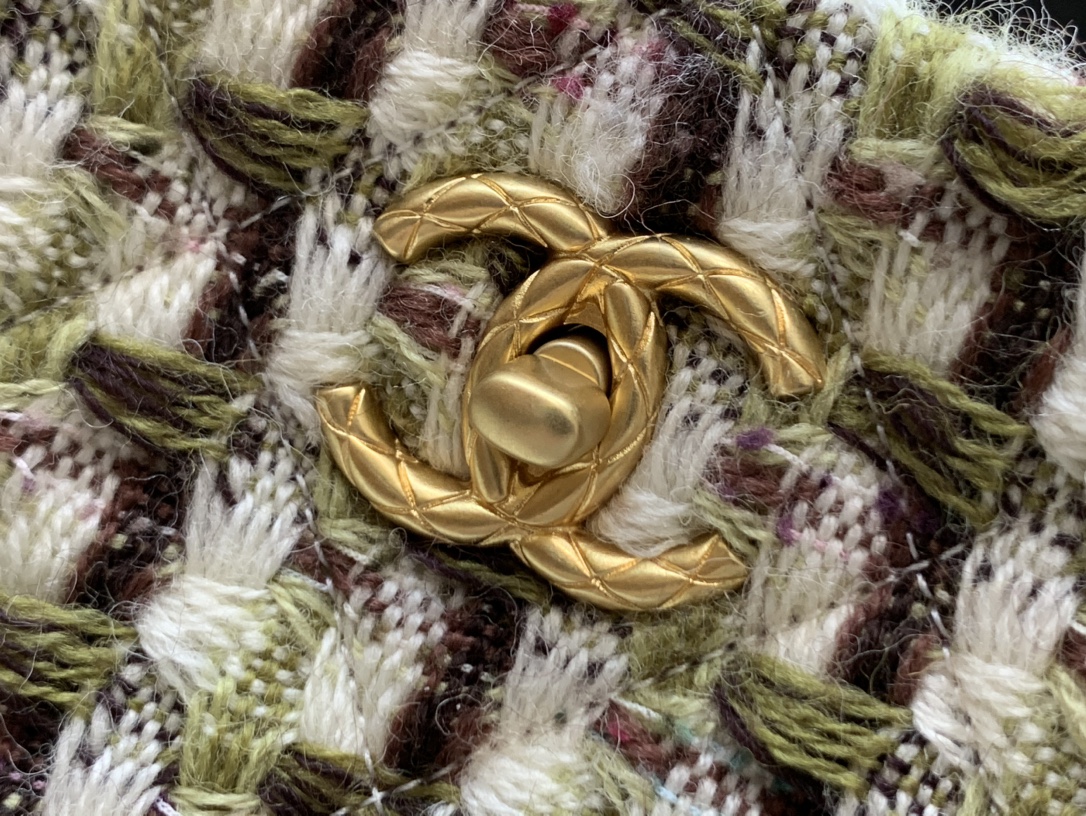 [Chanel Women