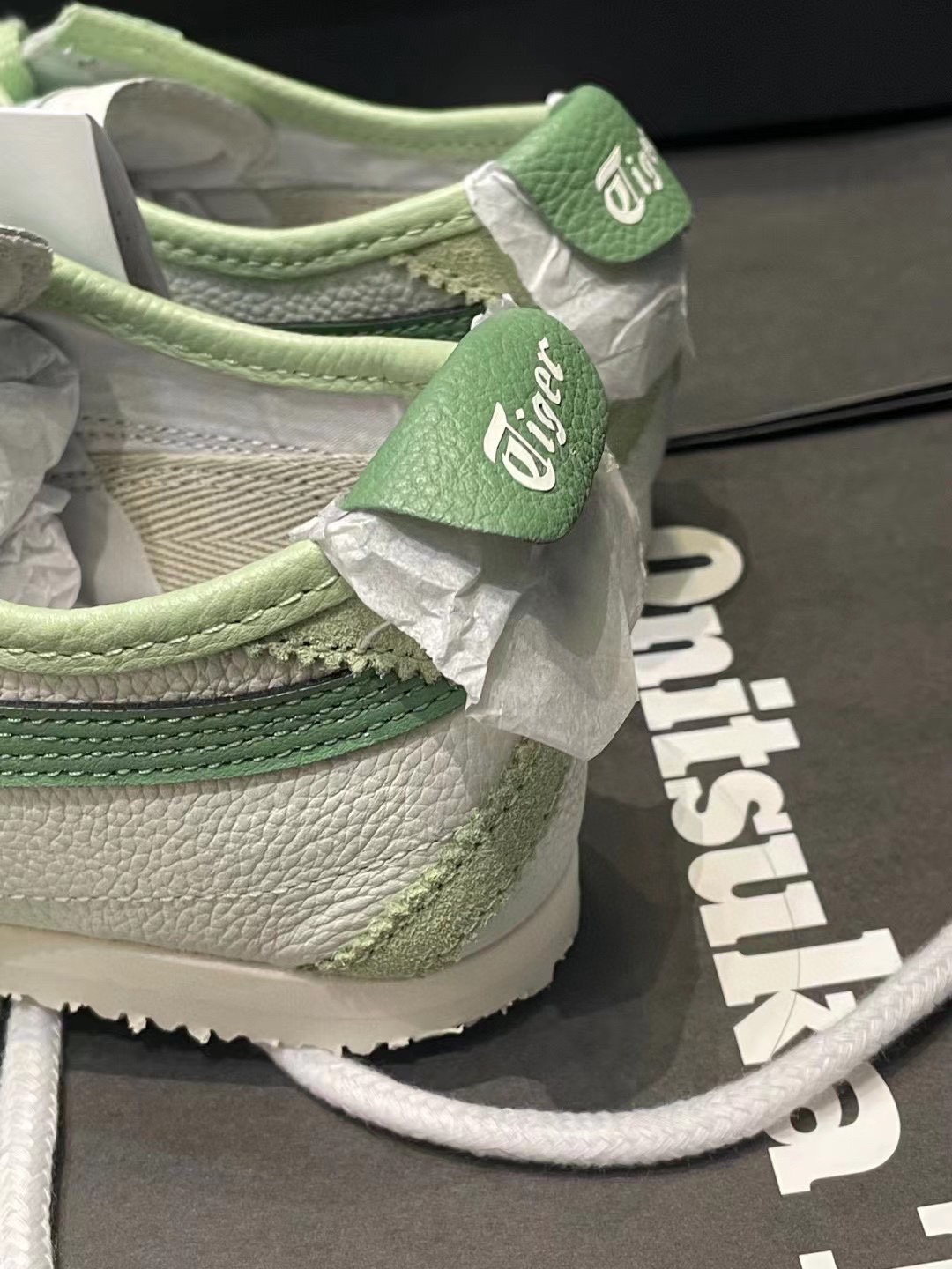 Onitsuka Tiger in Apple Green - Comprehensive 5