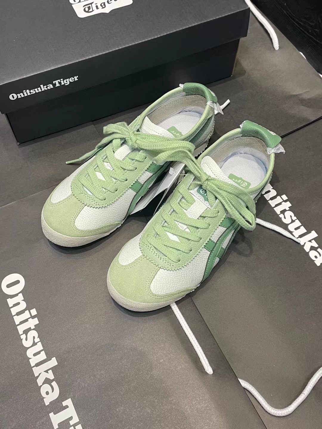 Onitsuka Tiger in Apple Green - Comprehensive 4