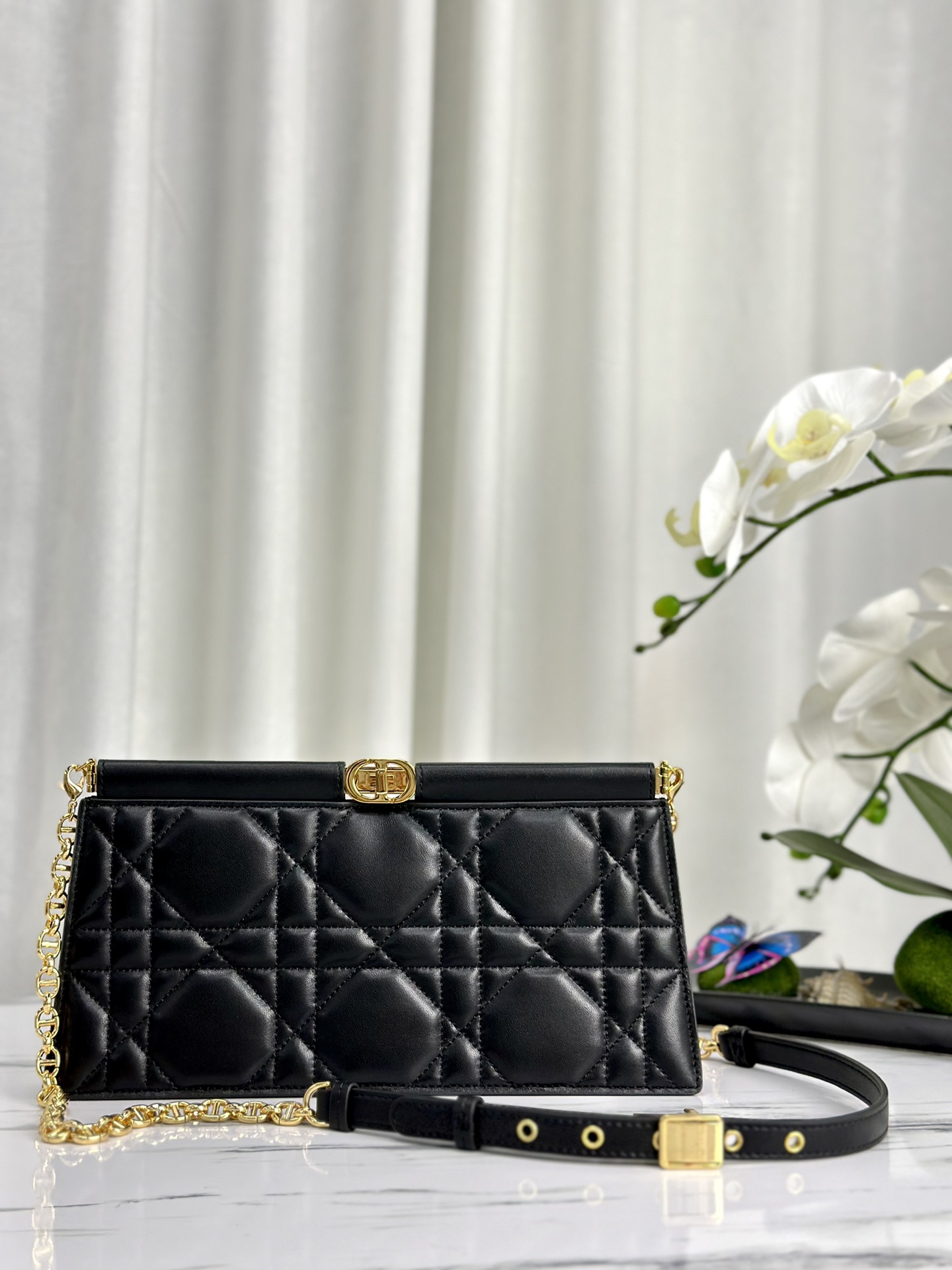 Dior сумка-клатч на цепочке, кожа ягненка, узор каннаж, застежка CD