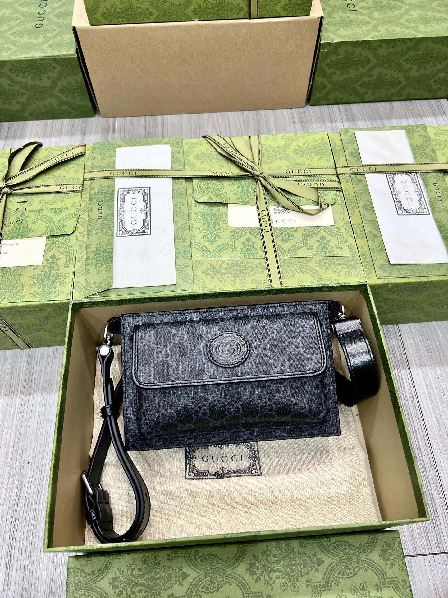 GUCCI сумка на пояс GG с двойным логотипом G, канвас, кожаная окантовка, застежка на молнию