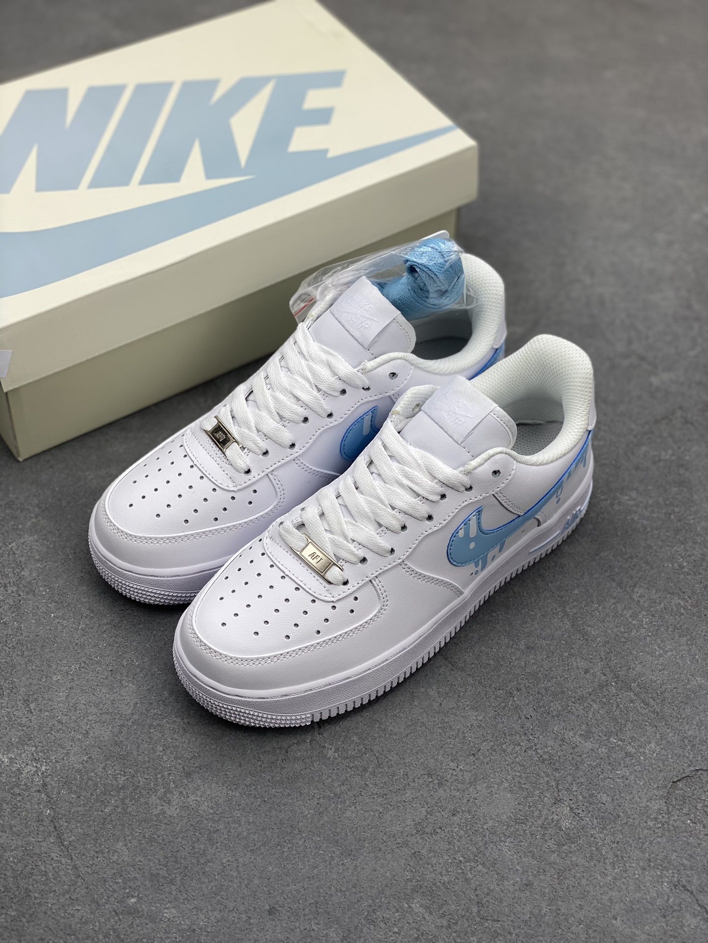 Nike Air Force 1 '07 Low White/Blue Sneakers CW2288-005 9 i1693036112 2927 7