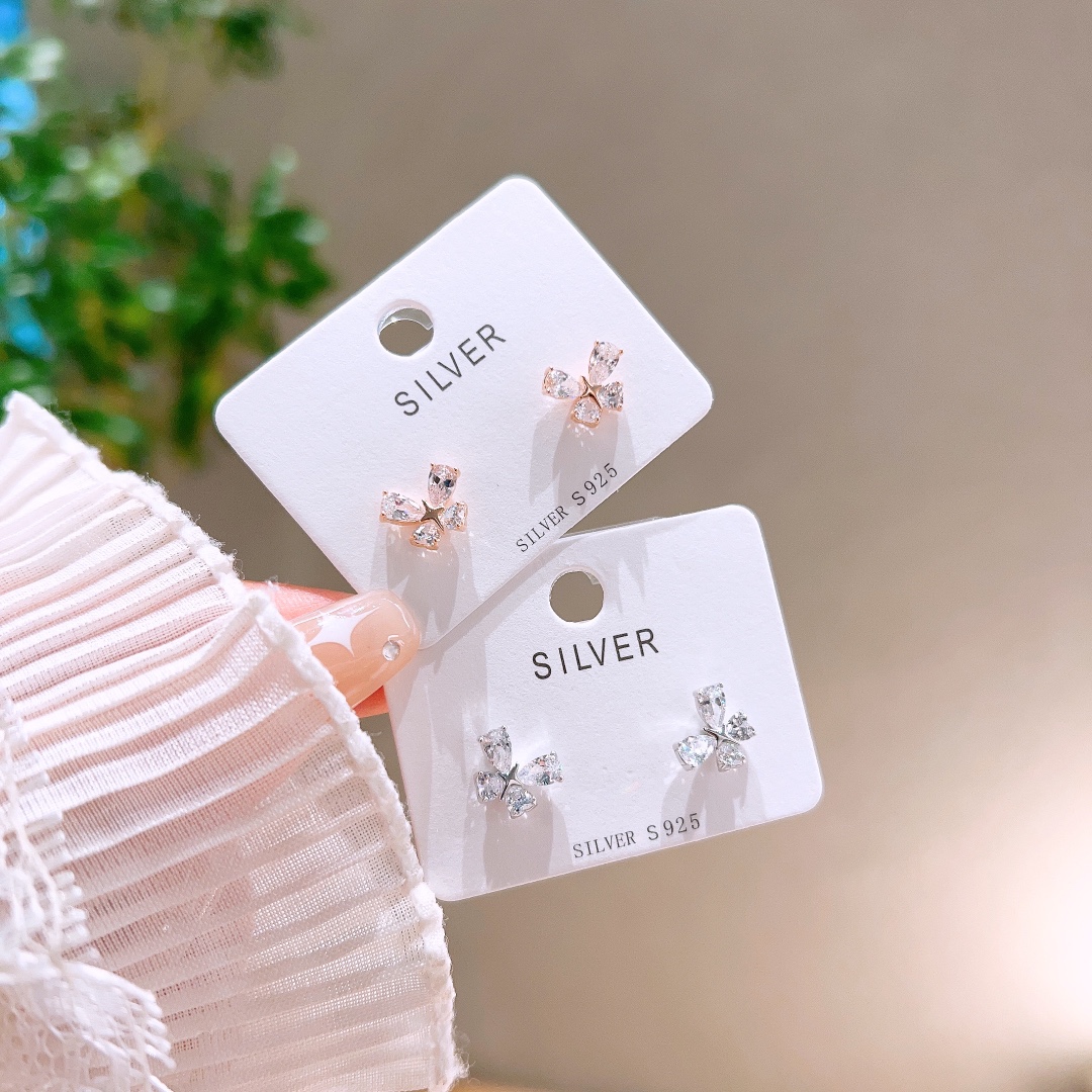 繊細ファインシルバーイヤリングシルバー 日常使い