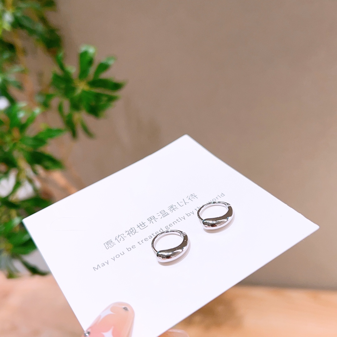 Low Allergy Silver Ear Cuffs Light Luxury New Year Silver