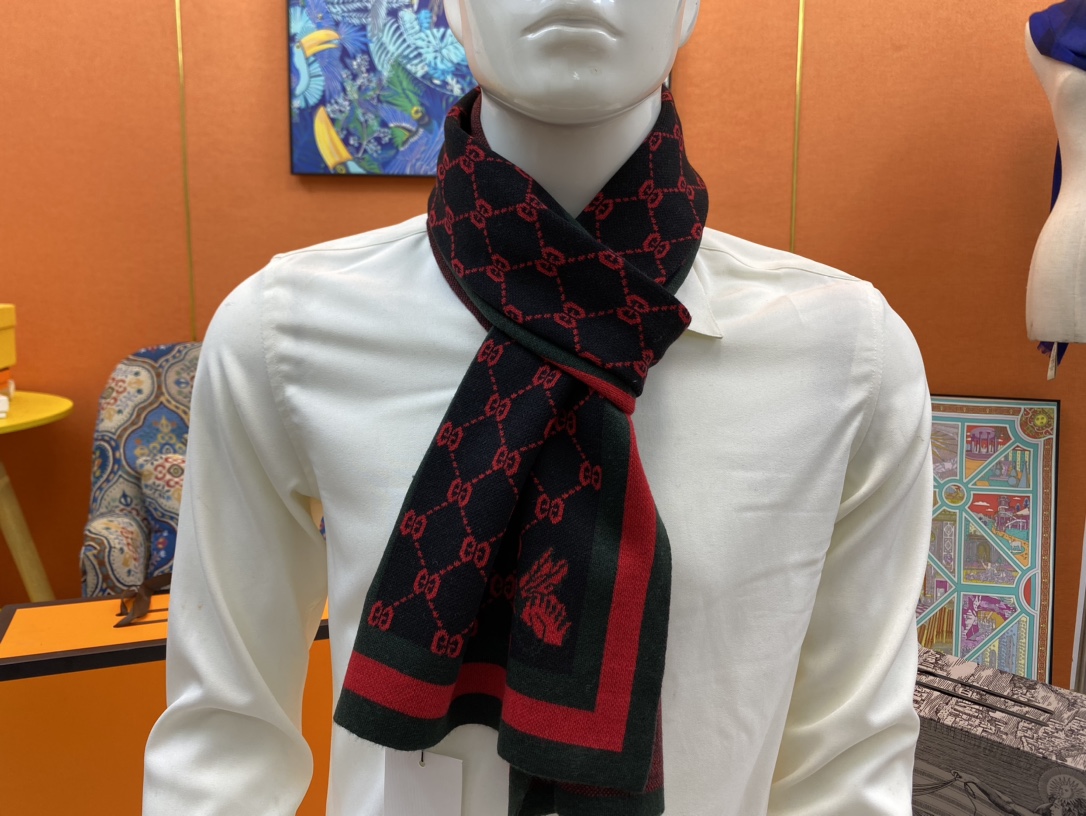 NO:163065,Certificate (Gucci) original single quality, imperial palace-level top-quality donkey!  The autumn and winter counter is on sale. Top cashmere knitted long scarf. It is combined with exquisite and simple patterns to form a classic pattern. It is extremely beautiful. Really, the upper body is extremely skin-skin-toned. It is versatile. Look at it yourself if it looks good or not. There is no need to question the quality!  180*30cm, cashmere, ordinary scarf, gucci, louis vuitton19860909批（古驰）原单品质 御用殿堂级极品驴！秋冬专柜在售 顶级羊绒针织长巾.配以精美简约图案组合成经典图案 美丽至极 真的 上身极为衬肤色 百搭 好看不好看自己看吧 品质不用质疑 ！180*30cm,羊绒,普通围巾,gucci,louis vuitton,scarf
