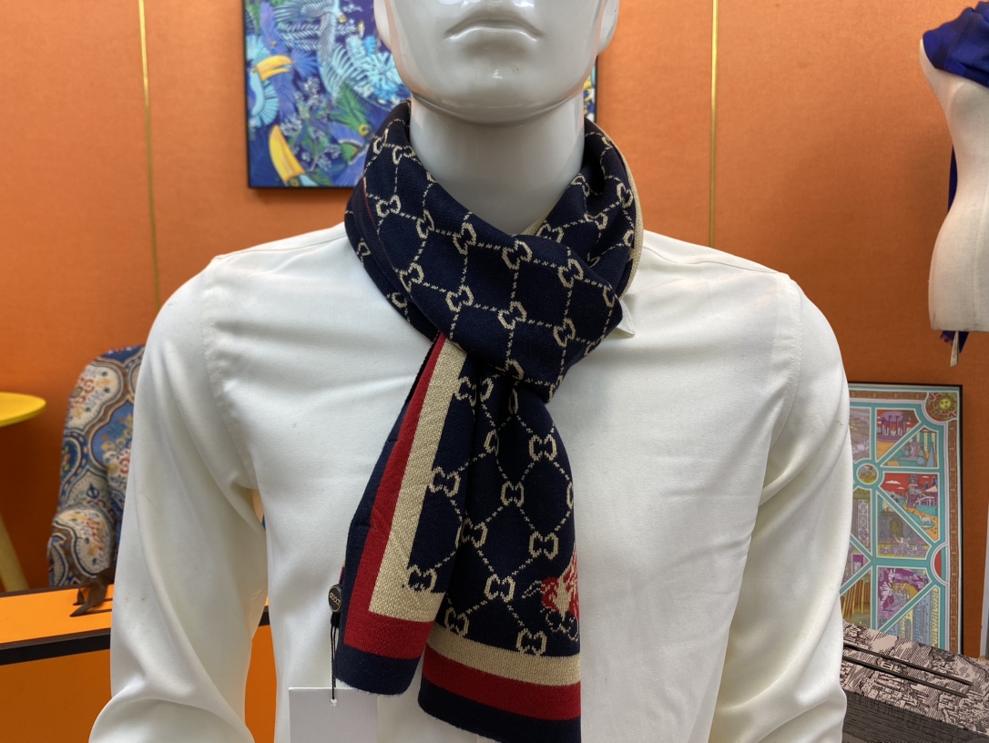 NO:163068,Certificate (Gucci) original single quality, imperial palace-level top-quality donkey!  The autumn and winter counter is on sale. Top cashmere knitted long scarf. It is combined with exquisite and simple patterns to form a classic pattern. It is extremely beautiful. Really, the upper body is extremely skin-skin-toned. It is versatile. Look at it yourself if it looks good or not. There is no need to question the quality!  180*30cm, cashmere, ordinary scarf, gucci, louis vuitton19860909批（古驰)原单品质 御用殿堂级极品驴！秋冬专柜在售 顶级羊绒针织长巾.配以精美简约图案组合成经典图案 美丽至极 真的 上身极为衬肤色 百搭 好看不好看自己看吧 品质不用质疑 ！180*30cm,羊绒,普通围巾,gucci,louis vuitton,scarf