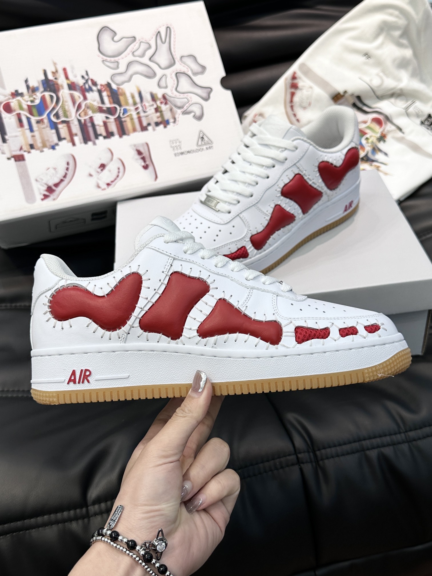 ️AF1*LV联名潮酷男士休闲运动鞋NikeAirforce1空军一号纯收工定制浮雕骨头鞋这款由国外大神