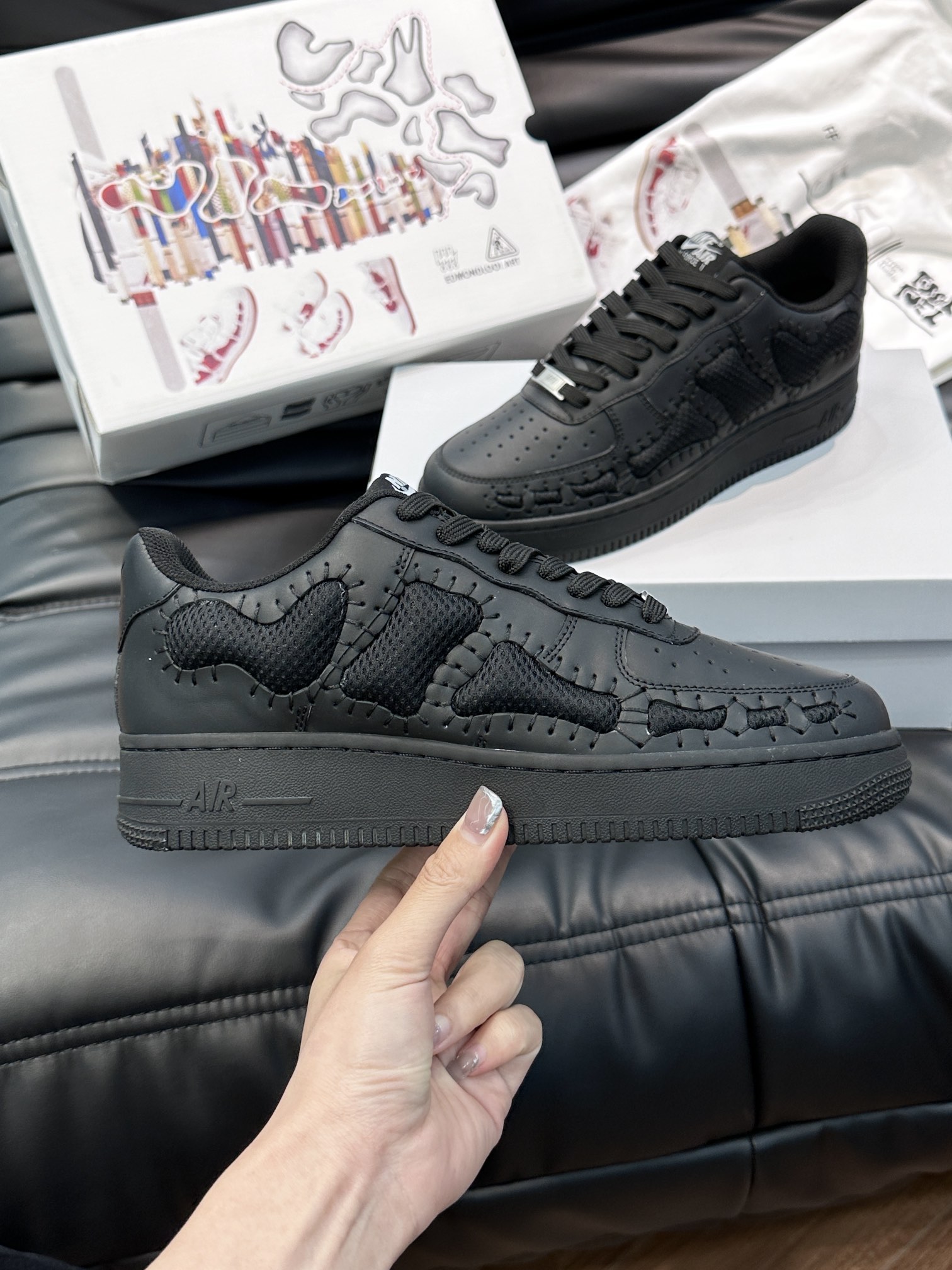 ️AF1*LV联名潮酷男士休闲运动鞋NikeAirforce1空军一号纯收工定制浮雕骨头鞋这款由国外大神