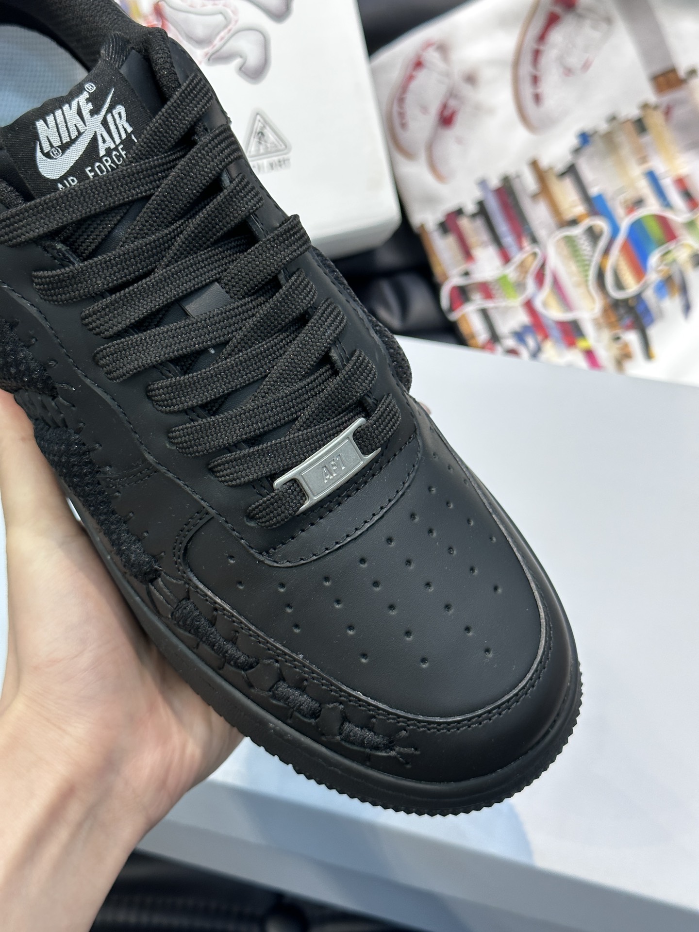 ️AF1*LV联名潮酷男士休闲运动鞋NikeAirforce1空军一号纯收工定制浮雕骨头鞋这款由国外大神