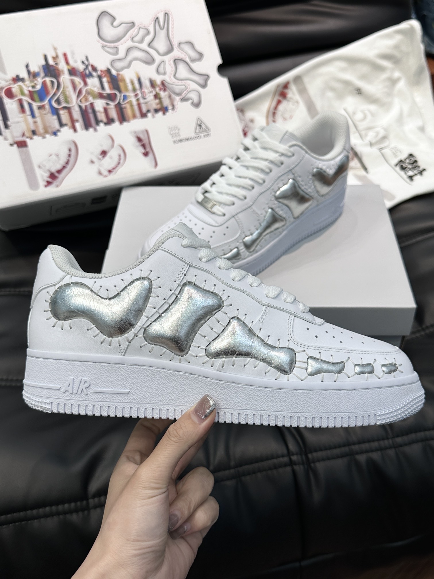 ️AF1*LV联名潮酷男士休闲运动鞋NikeAirforce1空军一号纯收工定制浮雕骨头鞋这款由国外大神