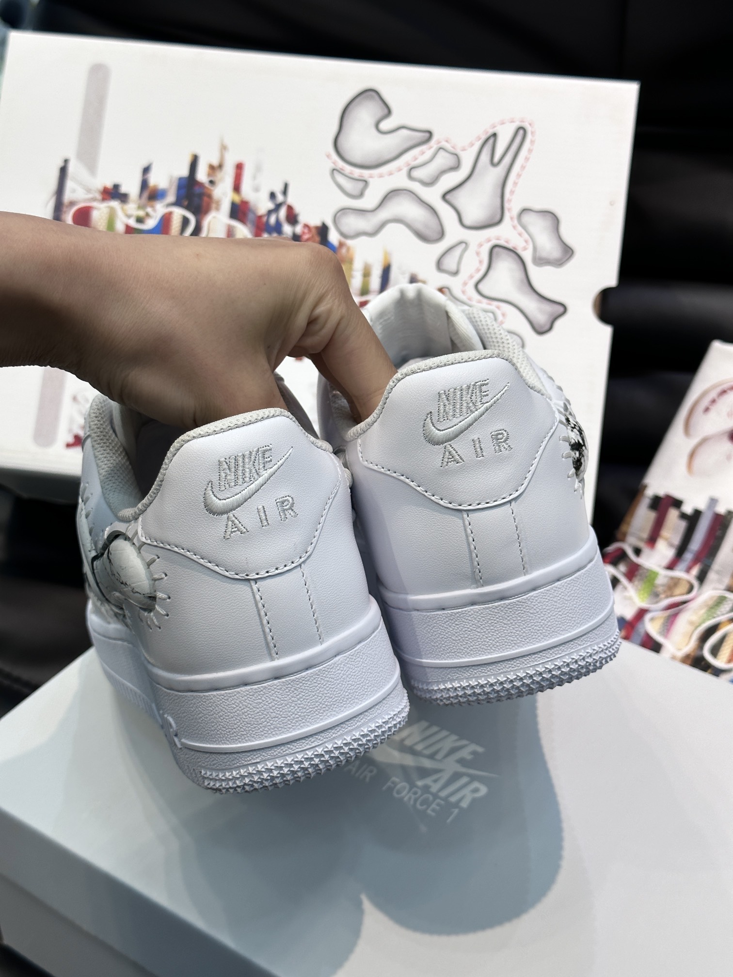 ️AF1*LV联名潮酷男士休闲运动鞋NikeAirforce1空军一号纯收工定制浮雕骨头鞋这款由国外大神