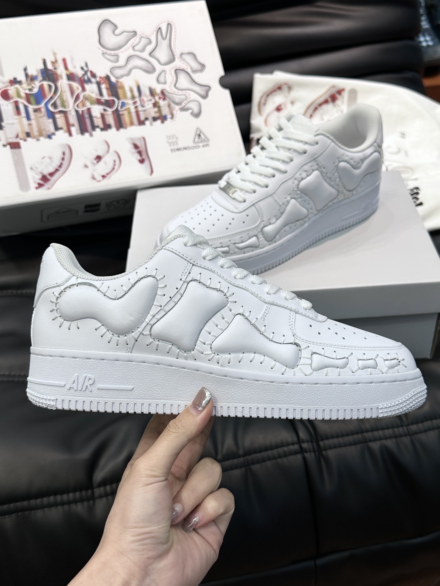 ️AF1*LV联名潮酷男士休闲运动鞋NikeAirforce1空军一号纯收工定制浮雕骨头鞋这款由国外大神