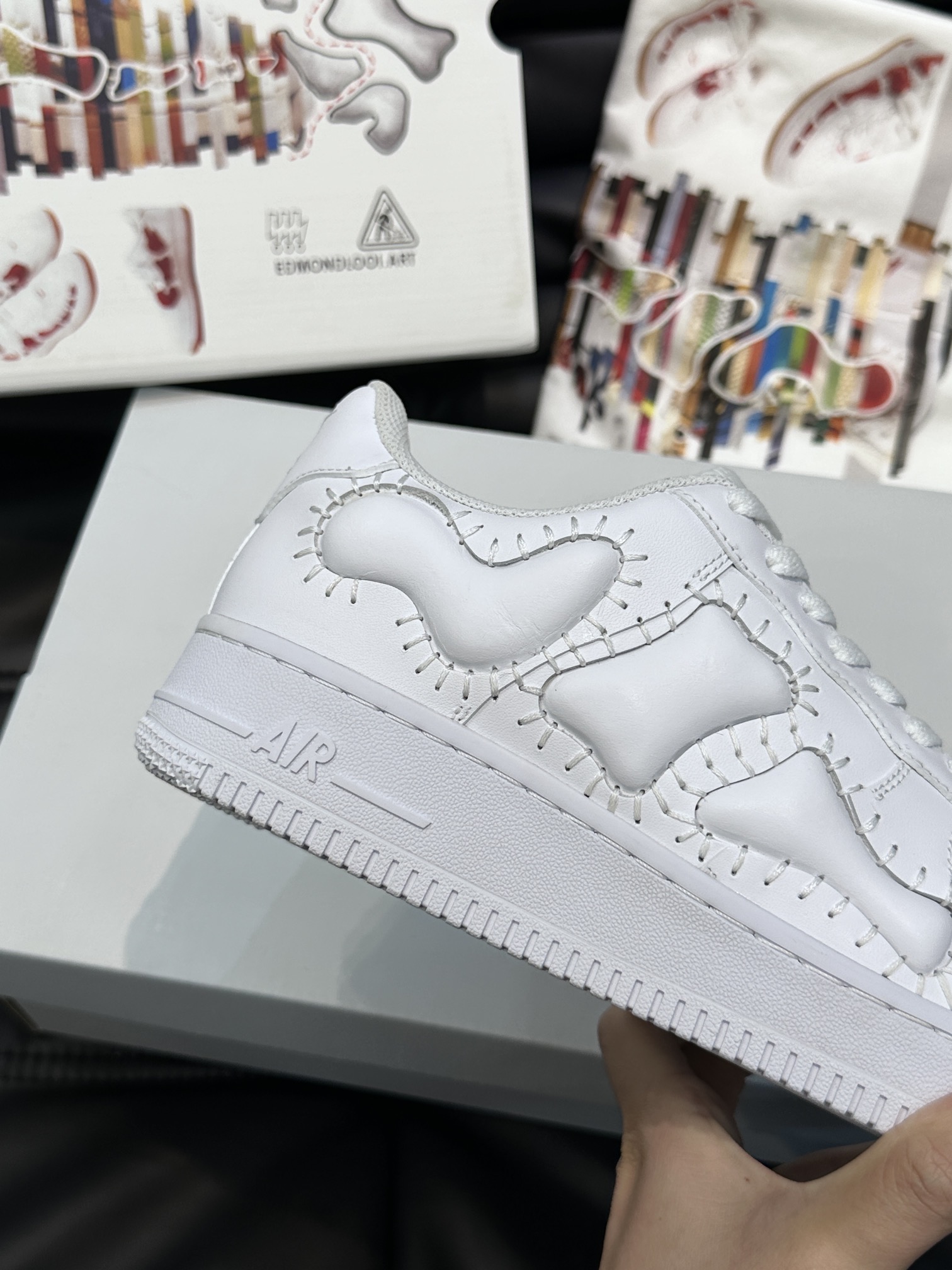 ️AF1*LV联名潮酷男士休闲运动鞋NikeAirforce1空军一号纯收工定制浮雕骨头鞋这款由国外大神