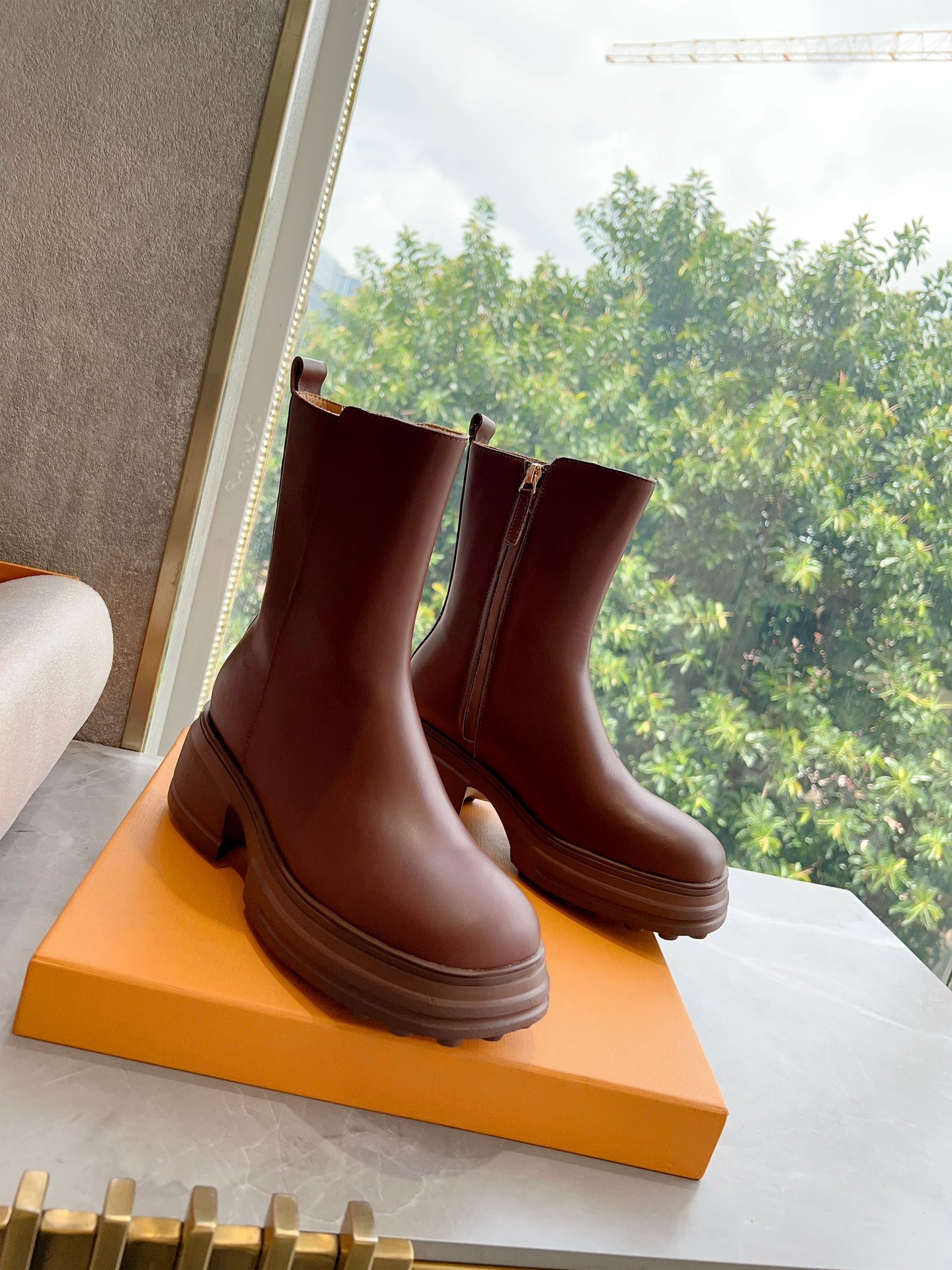 Timeless Style: 1,000-Year-Old Tod’s Potato Classics in Calfskin Martin Boots - 图片 2