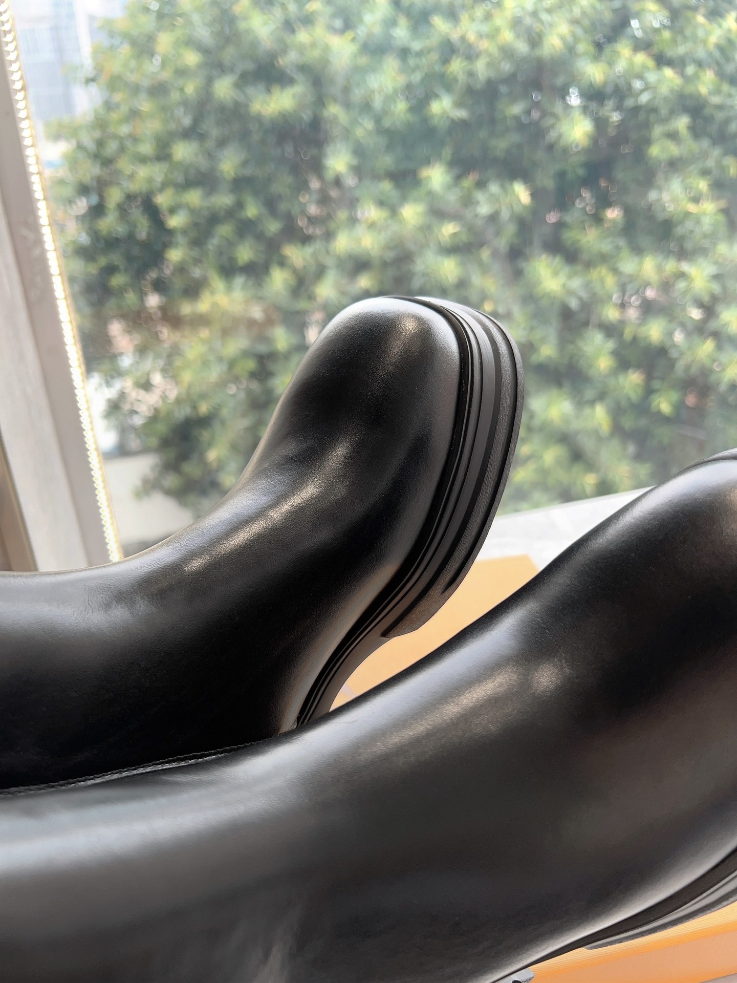 Timeless Elegance: Classic Martin Boots for Daily Commuting with Unique Design - 图片 8