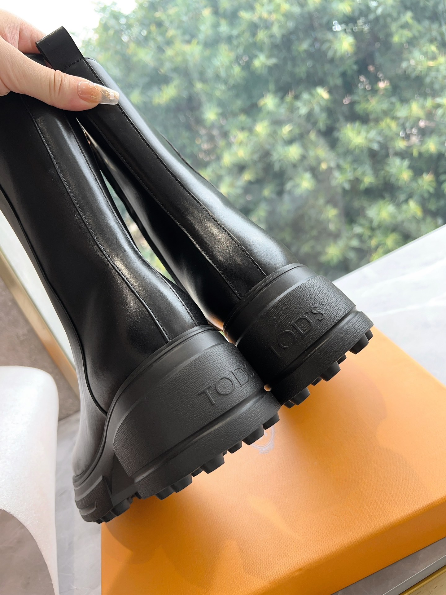 Timeless Elegance: Classic Martin Boots for Daily Commuting with Unique Design - 图片 7