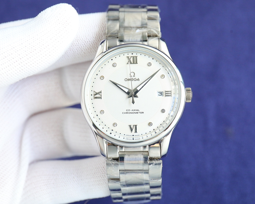 NO:726213,Classic Charm White, Gold and Black  Omega - OMEGA re-engraved the most powerful Omega Butterfly series watch in history. Elegant and slim appearance, 3D three-dimensional pot lid. With simple and elegant design, it captures every detail and perfectly interprets the classic charm of the original elegant business. [Masterpiece details] The size of the watch is 39.5 mm X 10 mm. The literal scale and hands all inherit the original factory workmanship.  Craftsmanship, first finely polished and then rhodium-plated to ensure permanent luster and amazing temperament. [Masterpiece details] The Omega resistor LOGO on the plate is properly curved, and the edges are naturally chamfered. It seems small and exquisite, not worth mentioning, but in fact the craftsmanship is cumbersome and contains a lot of things. [Masterpiece details] The brushing process of the bottom cover is consistent with the original product, and the position and details of the embossed logo are the same.  The highest quality in the market [an innovative move] adopts super stable 821a movement, truly achieving zero repairs. Super waterproof performance, 100% waterproof, omega19860909经典魅力白,金黑 欧米茄-OMEGA复刻史上最强欧米茄蝶飞系列腕表.优雅纤薄的外表,3D立体锅盖.搭配简约大方的设计,抓住每一个细节,完美诠释原装优雅商务的经典魅力.【神作细节】腕表尺寸39.5毫米X10毫米.字面刻度和指针全部继承原厂工艺,先精磨抛亮,再做镀铑处理,确保光泽永驻,气质惊人.【神作细节】盘中的欧米茄电阻LOGO弧度到位,边沿处倒角自然.看似小巧玲珑,不值一提,实则工艺繁琐,蕴含乾坤.【神作细节】底盖拉丝工艺和正品一致,浮雕Logo位置、细节 市场最高品质【创新之举】采用超级稳定的821a机芯,真正实现零返修.超强防水性能百分百防水,,omega,Watch