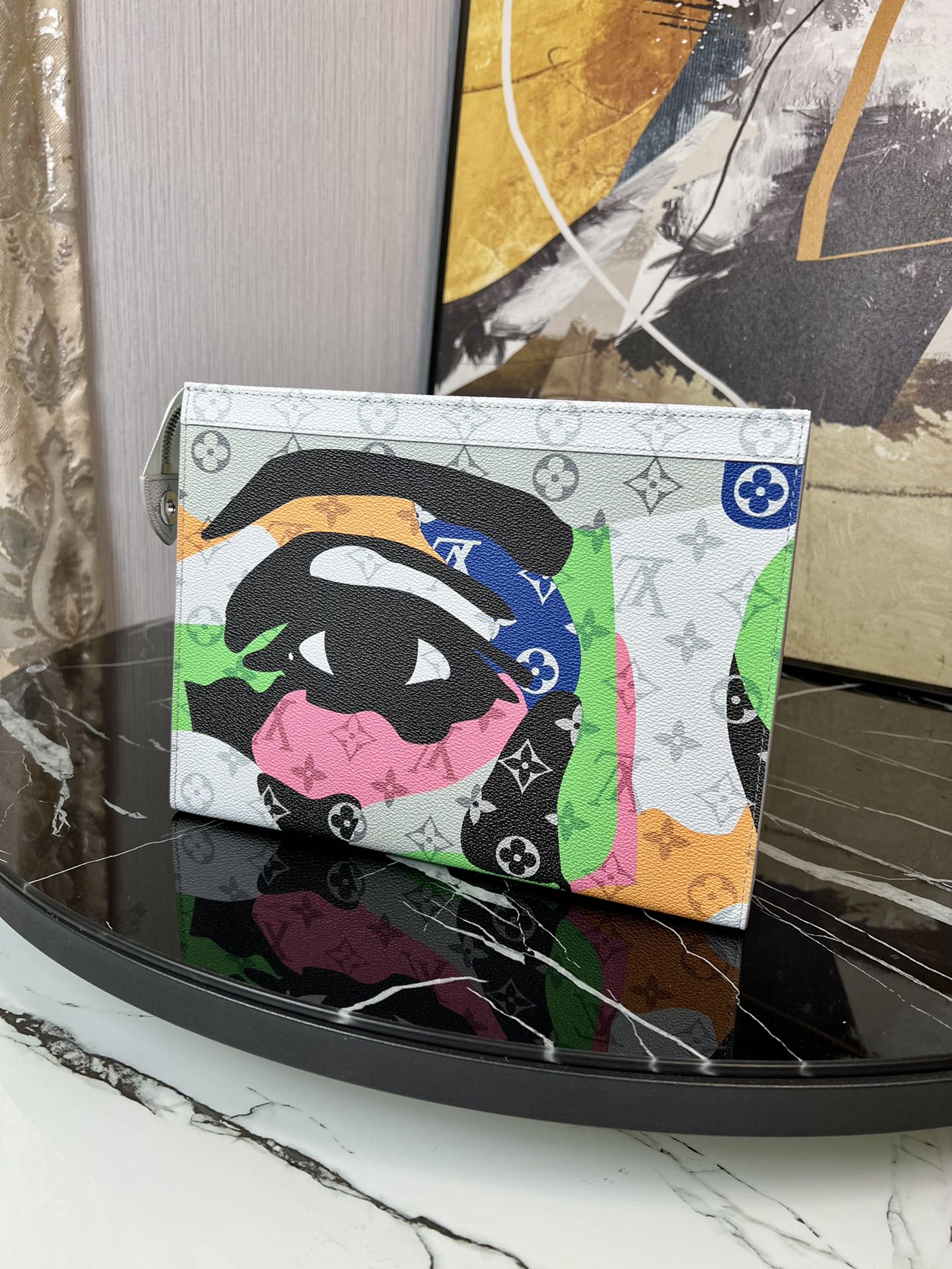 顶级原单 M82589 白花   老花 POCHETTE VOYAGE 手拿包、本款 Pochette Voyage 手拿包为 Monogram 3