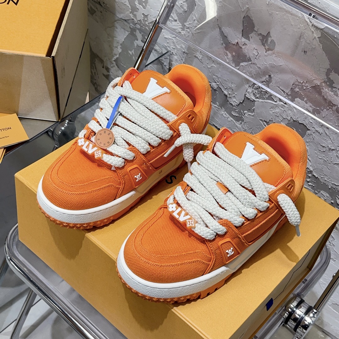 NO:441664,Couple code Top ceiling level!  Louis Vuitton catwalk fat trainer 'DIY buckle bread shoes. Super fun, super childlike. Crazy heart-wrenching. Fat trainer breaks the single change of color, chubby, super cute and interesting, and each color is great! It incorporates more similar contour lines and car lines to Old Skool, widened shoelaces and enlarged Jazz-Stripe, paired with colorful DIY buckles, and further exaggerates its full shoe body. The romantic and childlike authenticity also highlights a bit of rebellious street meaning. Each color is consistent with ZP and ships, as shown in the picture. What you see is what you get. The PS buckle is matte velvet matte texture, high-end and special. Each four-pointed star buckle has a four-leaf flower pattern on the side, which is not pure glossy. Please distinguish it from the market's currency ♀ Purchase ceiling level  Full set of exquisite aircraft box packaging Please be sure of the quality of my home. Please pay attention to the market currency materials! Imported upper toe layer calfskin, customized inner air permeable net, TPU mold-sucking sole. The material details are all top-notch! Exclusive exquisite gift box packaging SIZE35-44 (customized for men 38/45), casual shoes/sports shoes, louis vuitton, sneakers, cowhide19860909情侣码 顶级天花板级别！Louis Vuitton 走秀款胖trainer 'DIY饰扣面包鞋.超级玩味 超级童趣.疯狂心动 胖trainer打破颜色的单一变化,胖乎乎的超可爱有趣,每个配色都很赞！融入了与Old Skool 更相似的轮廓线条与车线,加宽的鞋带以及放大的Jazz-Stripe,搭配彩色的DIY饰扣,并进一步的夸张化它的饱满鞋身,烂漫童真的同时还凸显了些许叛逆街头意味 每个颜色都是与ZP一致串珠搭配出货,如图所示 所见即所得. PS饰扣呈雾面丝绒哑光质地 高级又特别 每个四角星饰扣侧面带有四叶花的花纹 并非纯光面.请区分于市场的通货♀ 代购天花板级别 全套精美飞机盒包装 请认准我家品质 请注意区分市面通货材料！ 鞋面进口头层小牛皮 内里定制透气网里,TPU吸模大底.材质细节做工都是顶级制作！配置独家精致礼盒包装 SIZE35-44（男38/45定做）,休闲鞋/运动鞋,louis vuitton,sneakers,cowhide,Women's Shoes