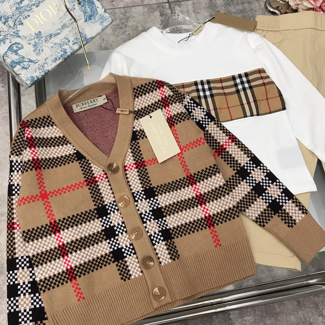 Burberry 2023/SS Qualifier Series: New Sets in White and Hidden Blue, Sizes 100-150CM - 图片 3