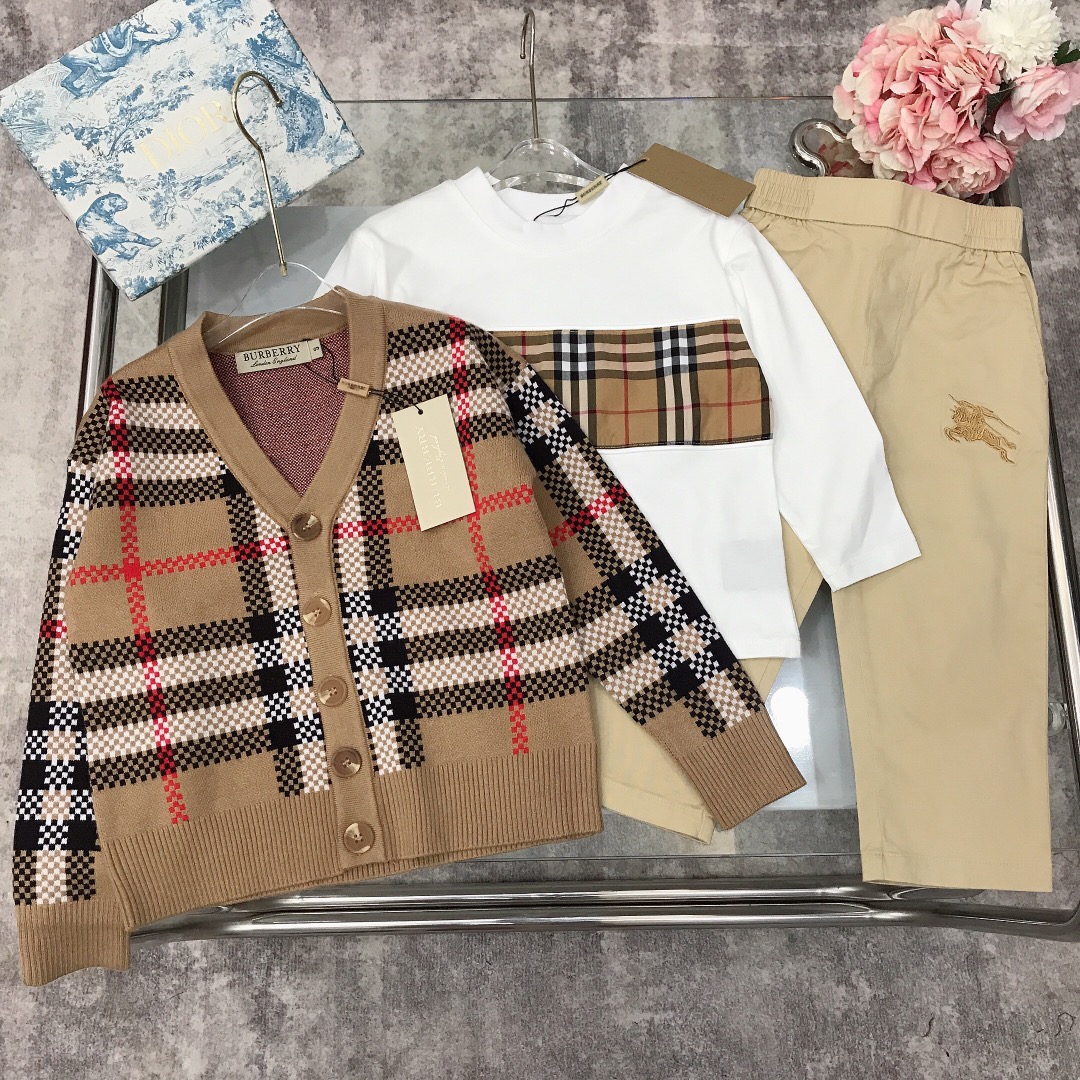 Burberry 2023/SS Qualifier Series: New Sets in White and Hidden Blue, Sizes 100-150CM - 图片 1