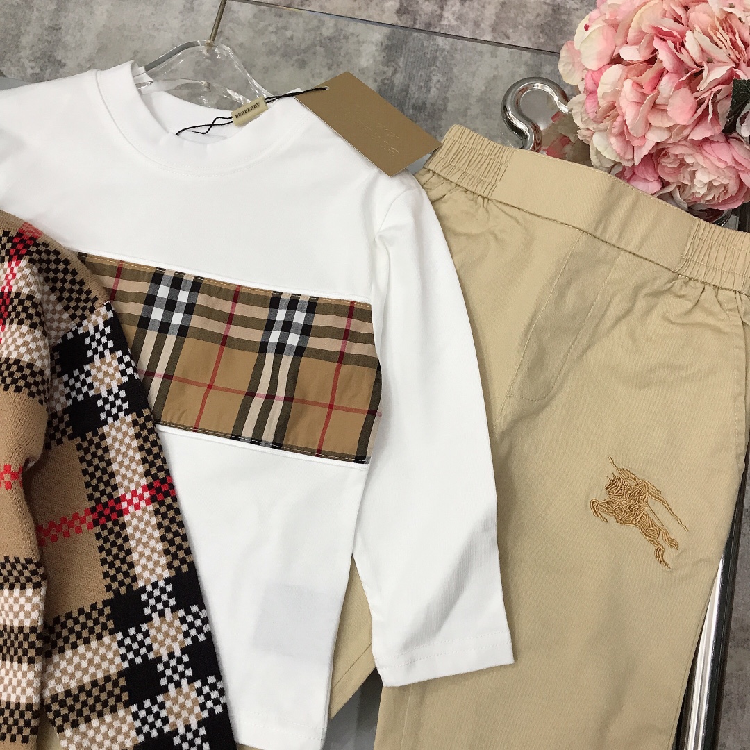 Burberry 2023/SS Qualifier Series: New Sets in White and Hidden Blue, Sizes 100-150CM - 图片 4