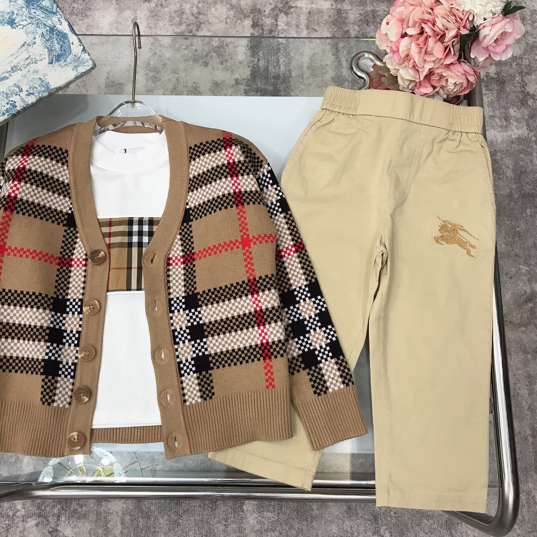 Burberry 2023/SS Qualifier Series: New Sets in White and Hidden Blue, Sizes 100-150CM - 图片 6